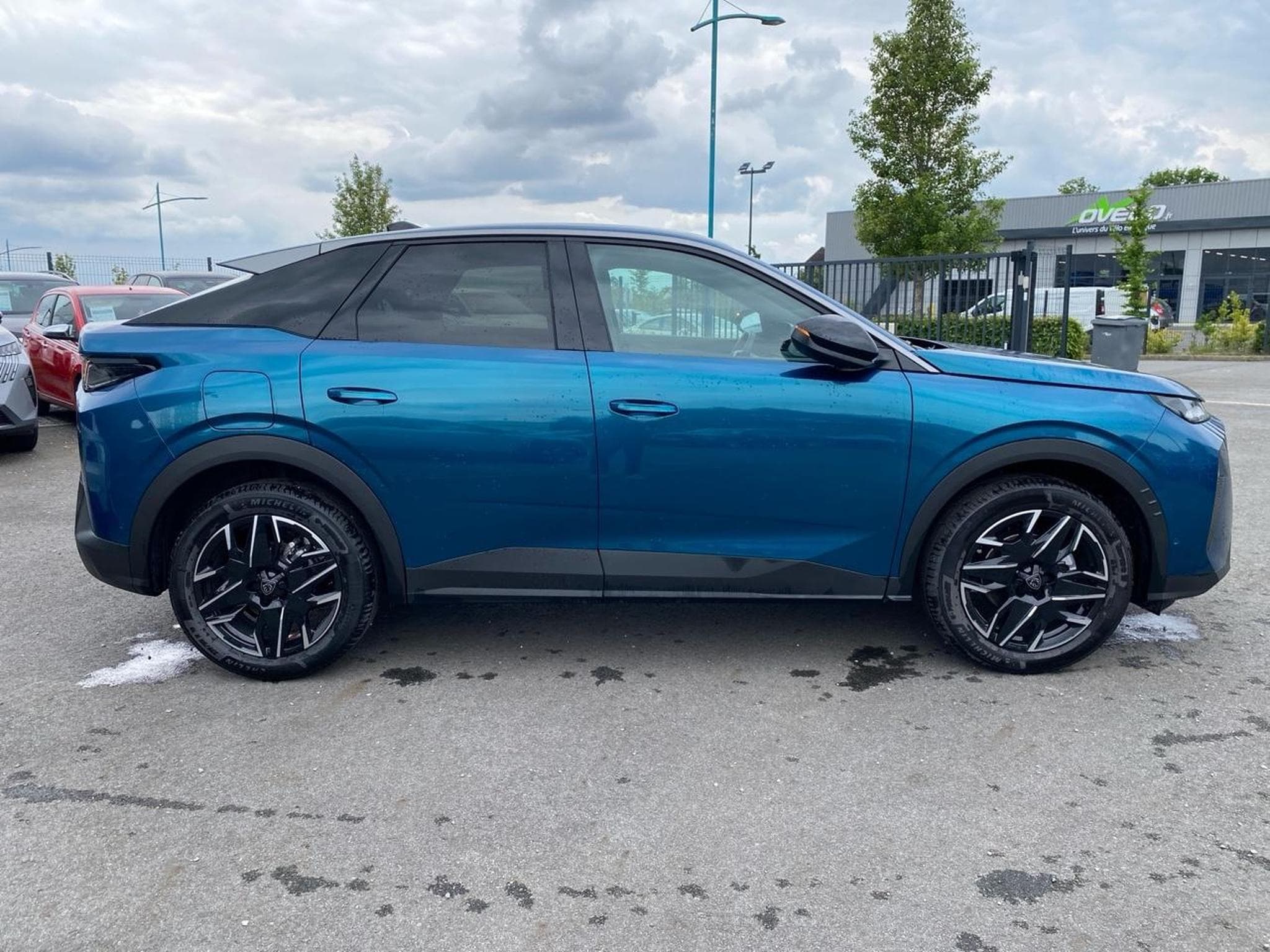 Peugeot 3008 1.2 HYBRID 145 ALLURE E-DCS6 (2025) - Photo 4