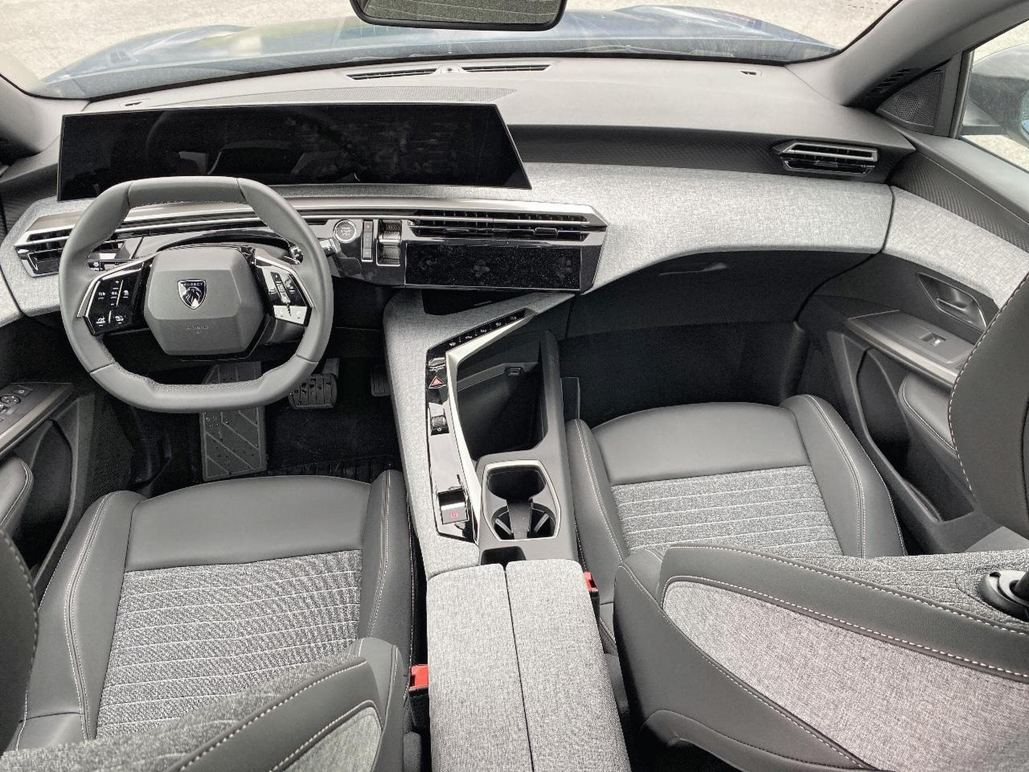 Peugeot 3008 1.2 HYBRID 145 ALLURE E-DCS6 (2025) - Photo 9
