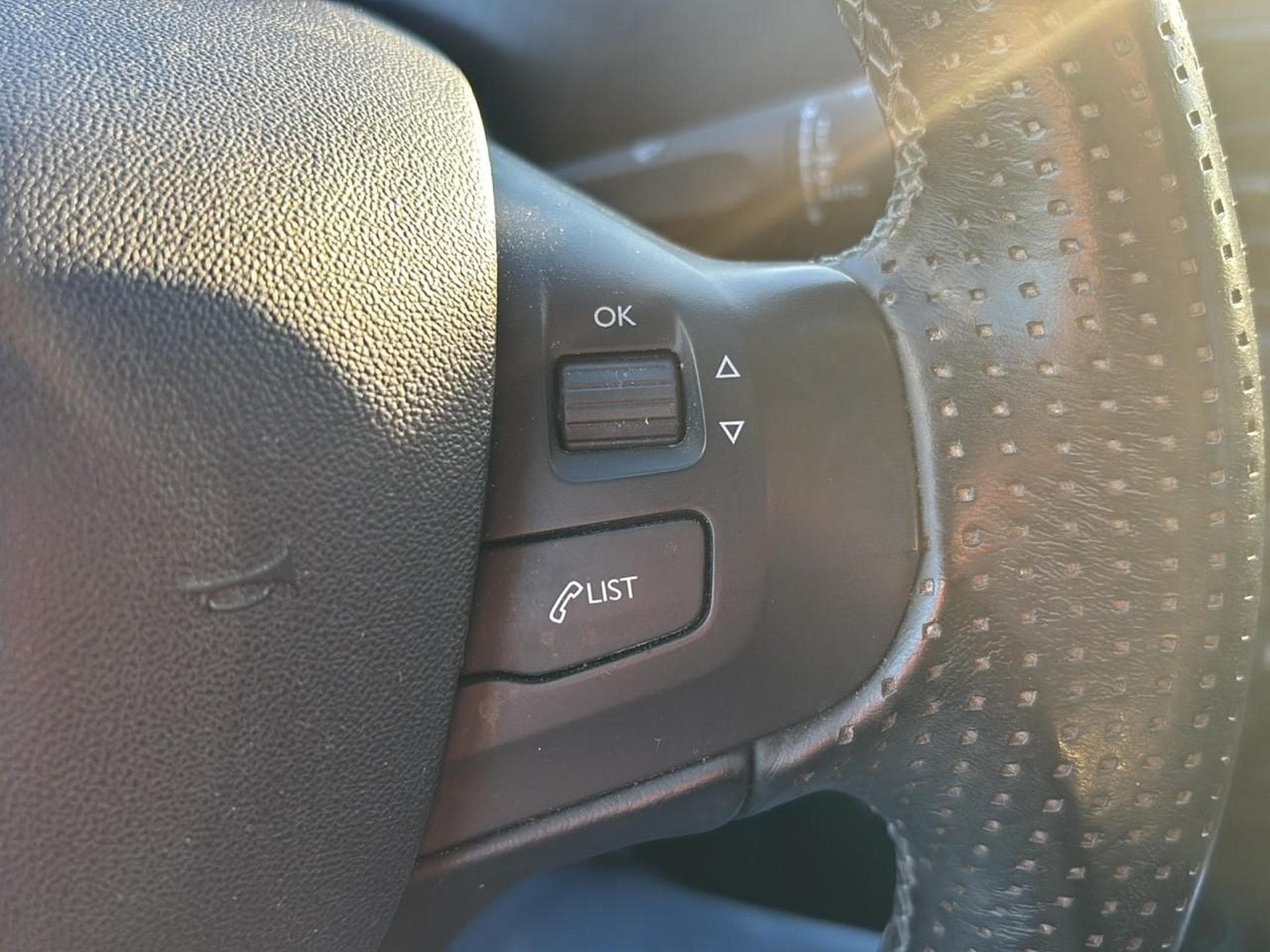 Peugeot 2008 1.2 PURETECH 110 CROSSWAY (2019) - Photo 16