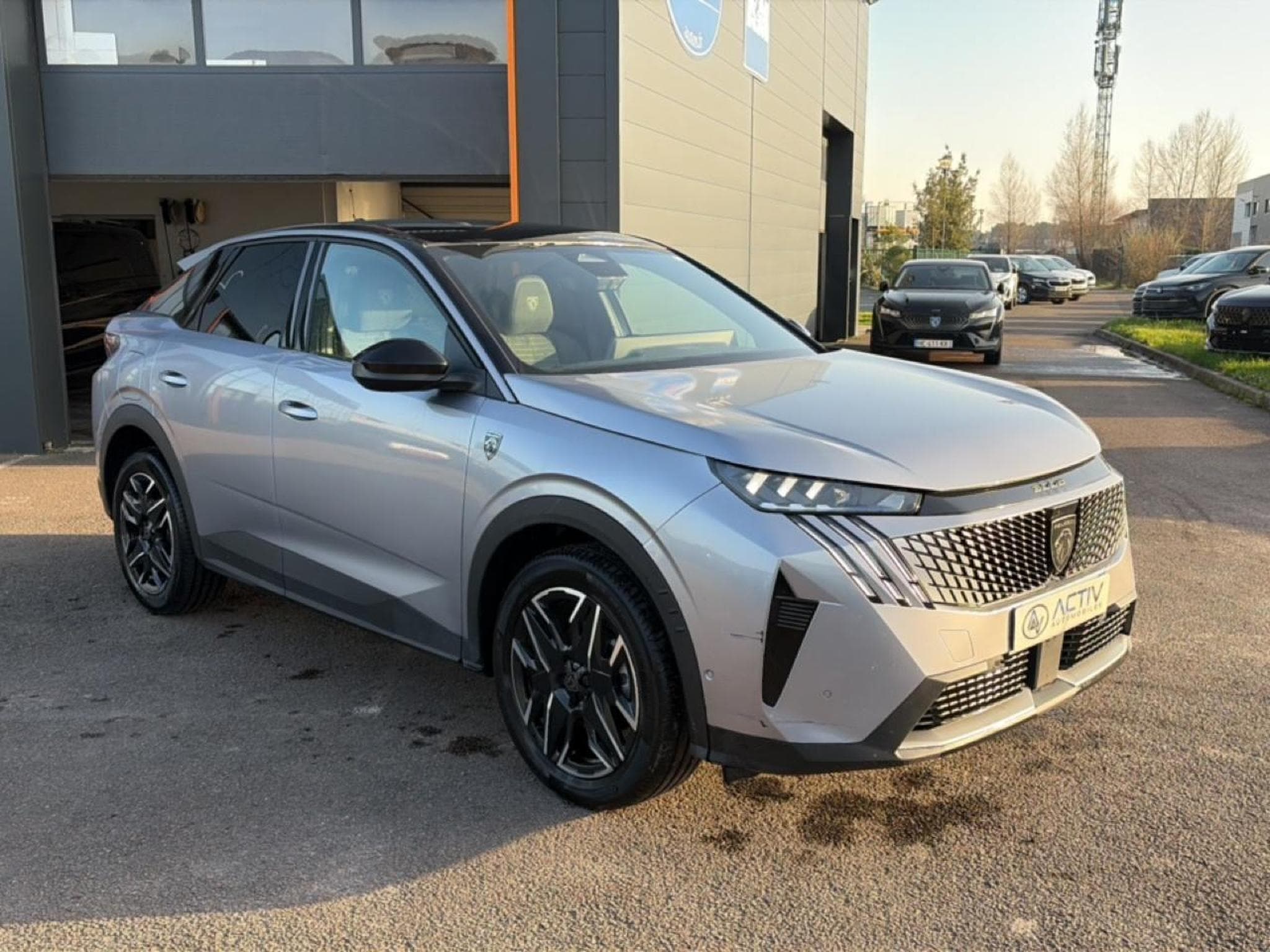Peugeot 3008 1.2 HYBRID 145 GT E-DCS6 (2025) - Foto 3