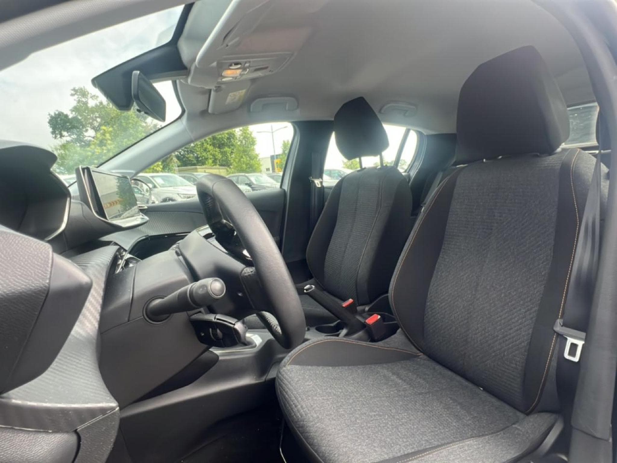 Peugeot 208 1.2 100 STYLE (2025) - Photo 13
