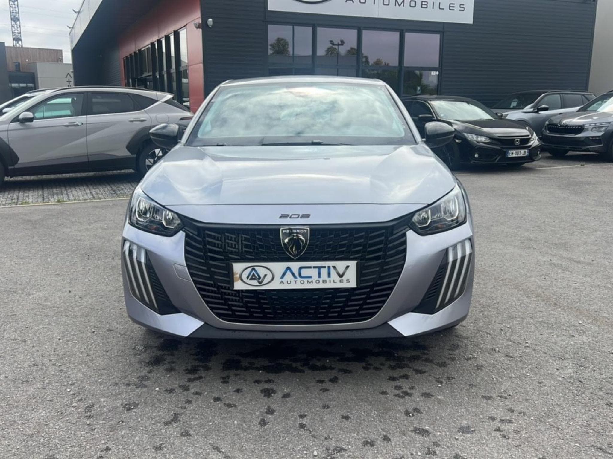 Peugeot 208 1.2 100 STYLE (2025) - Photo 2