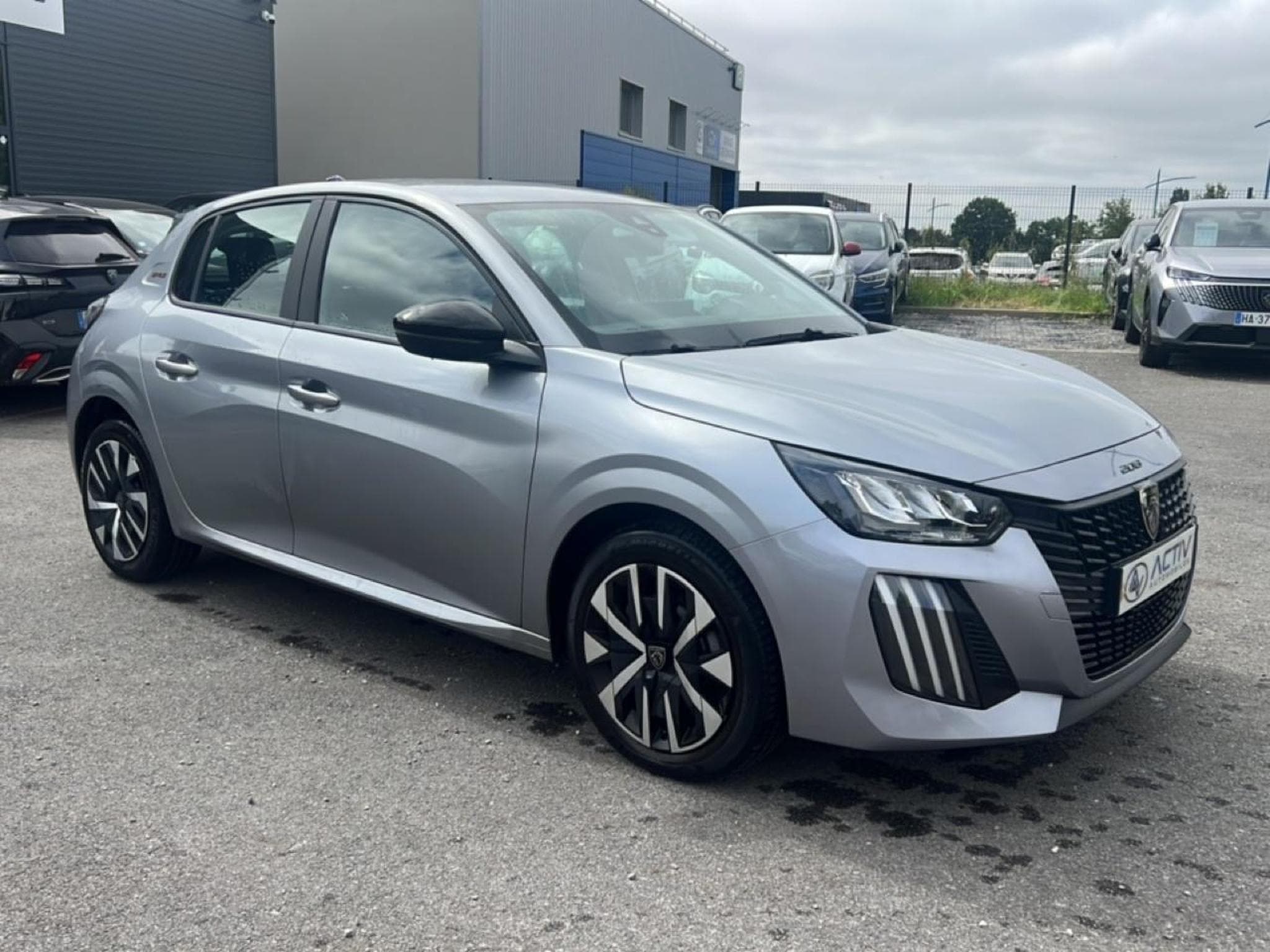 Peugeot 208 1.2 100 STYLE (2025) - Photo 3