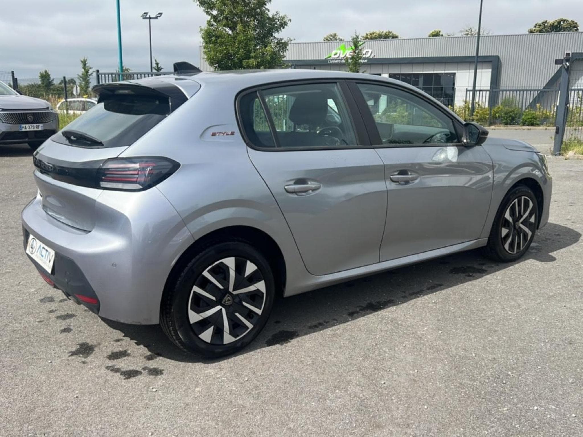 Peugeot 208 1.2 100 STYLE (2025) - Photo 5
