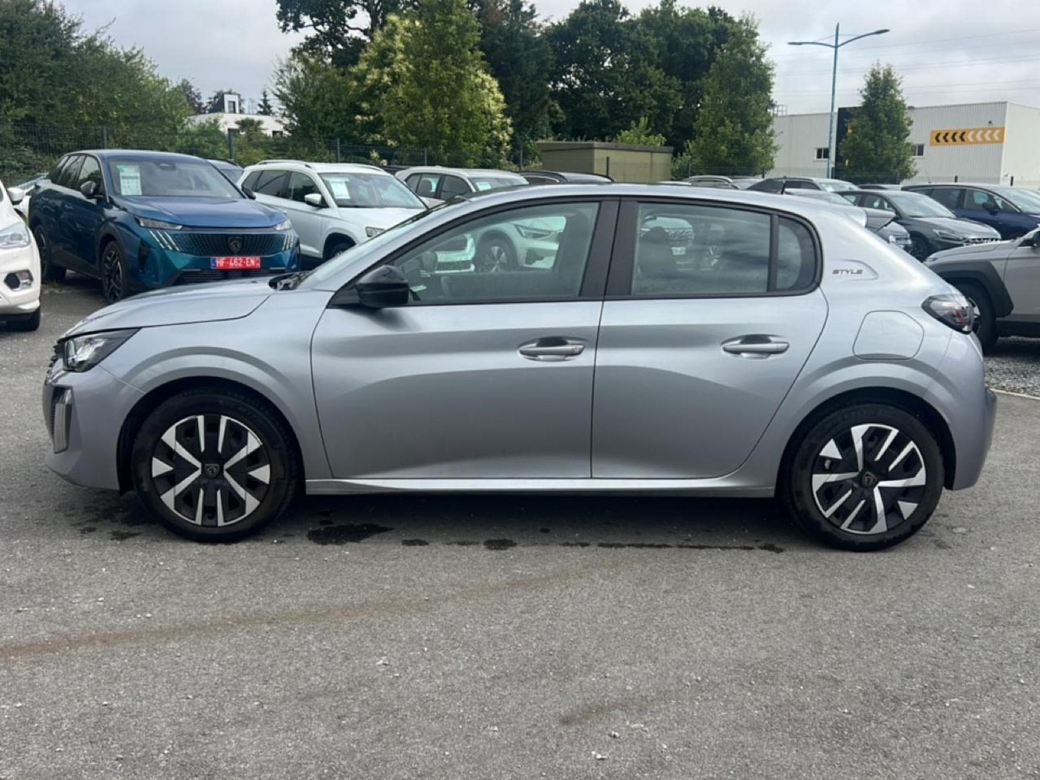 Peugeot 208 1.2 100 STYLE (2025) - Photo 8