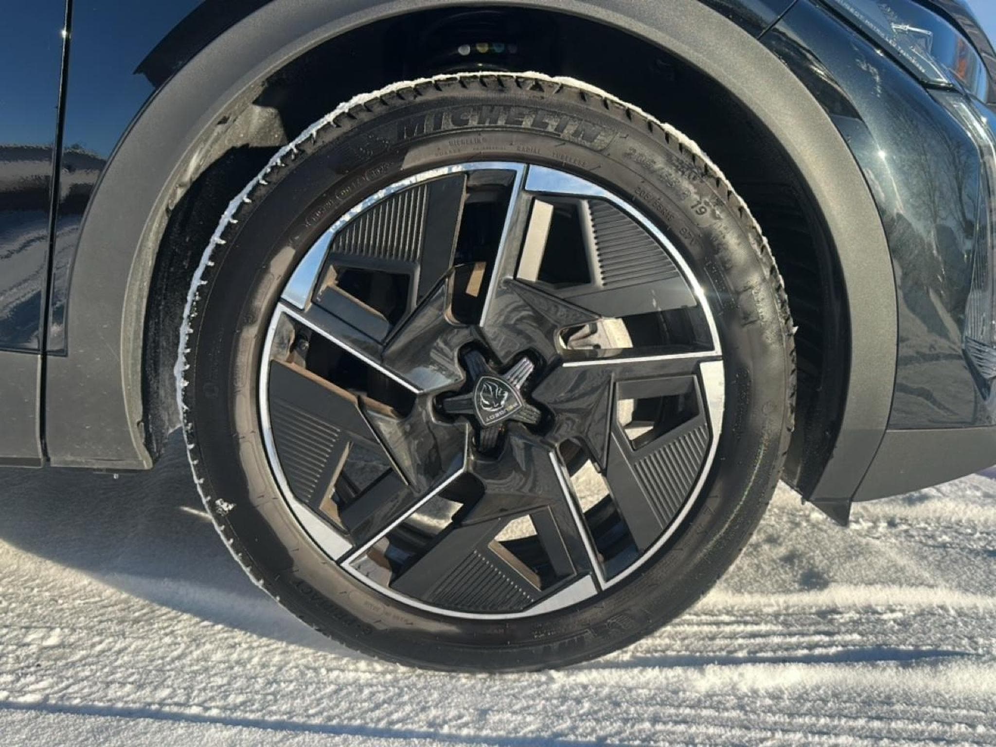 Peugeot 408 HYBRID 145 GT E-DCS6 (2025) - Photo 9