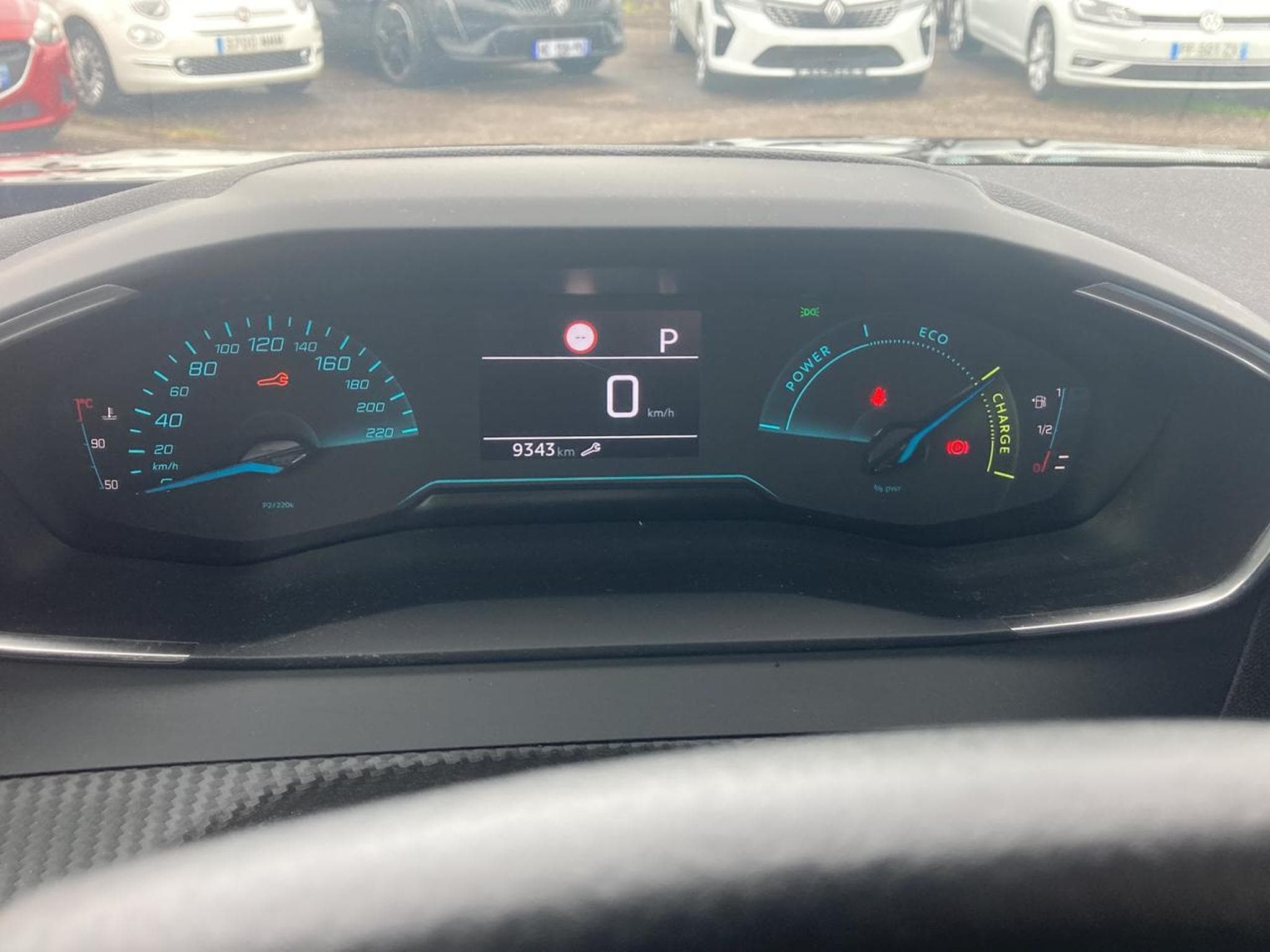 Peugeot 2008 1.2 HYBRID 145 STYLE E-DCS6 (2025) - Photo 14