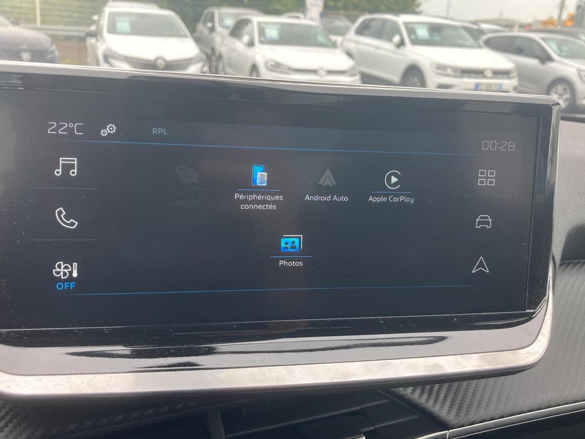 Peugeot 2008 1.2 HYBRID 145 STYLE E-DCS6 (2025) - Photo 15