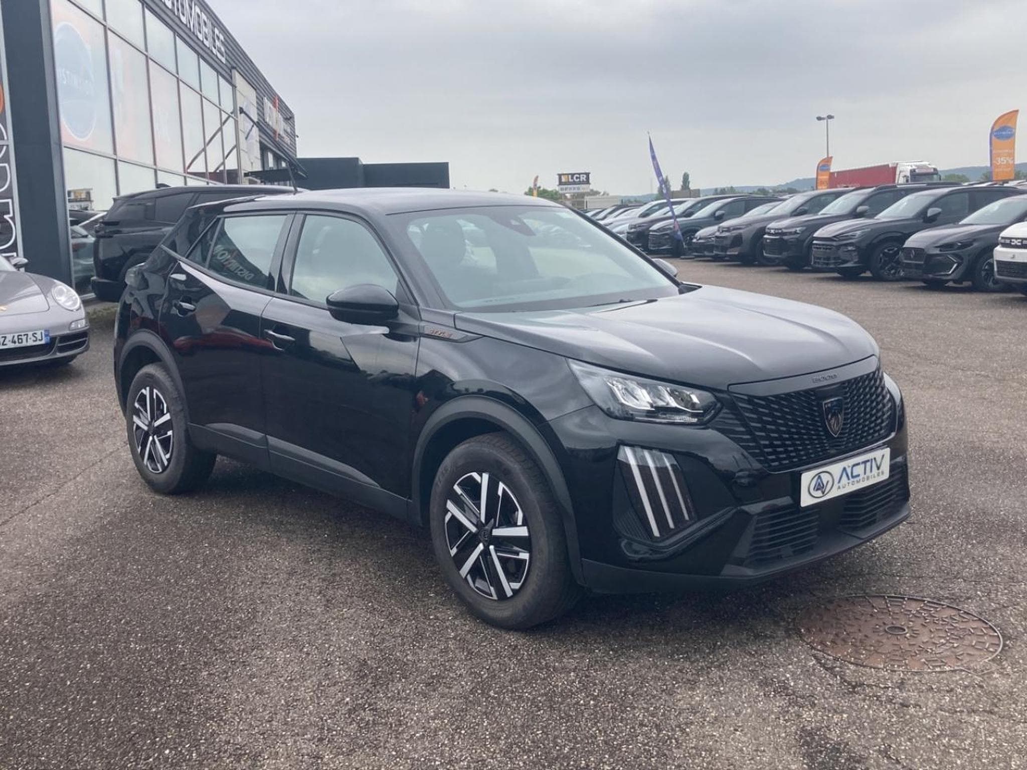 Peugeot 2008 1.2 HYBRID 145 STYLE E-DCS6 (2025) - Photo 3