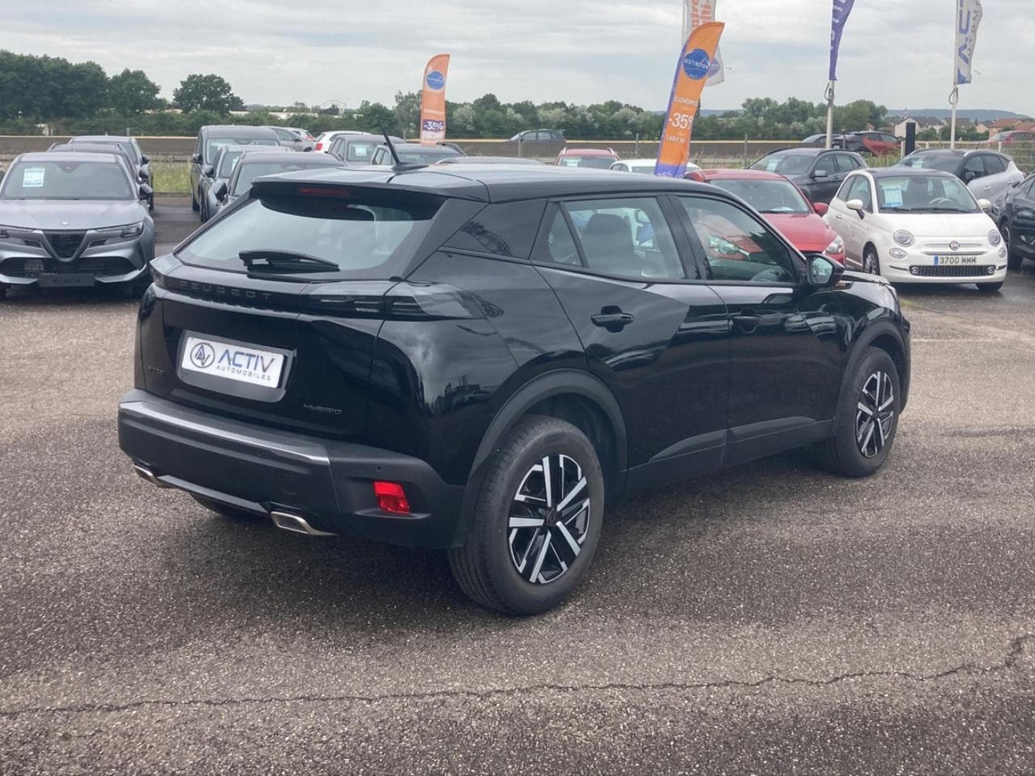 Peugeot 2008 1.2 HYBRID 145 STYLE E-DCS6 (2025) - Photo 5