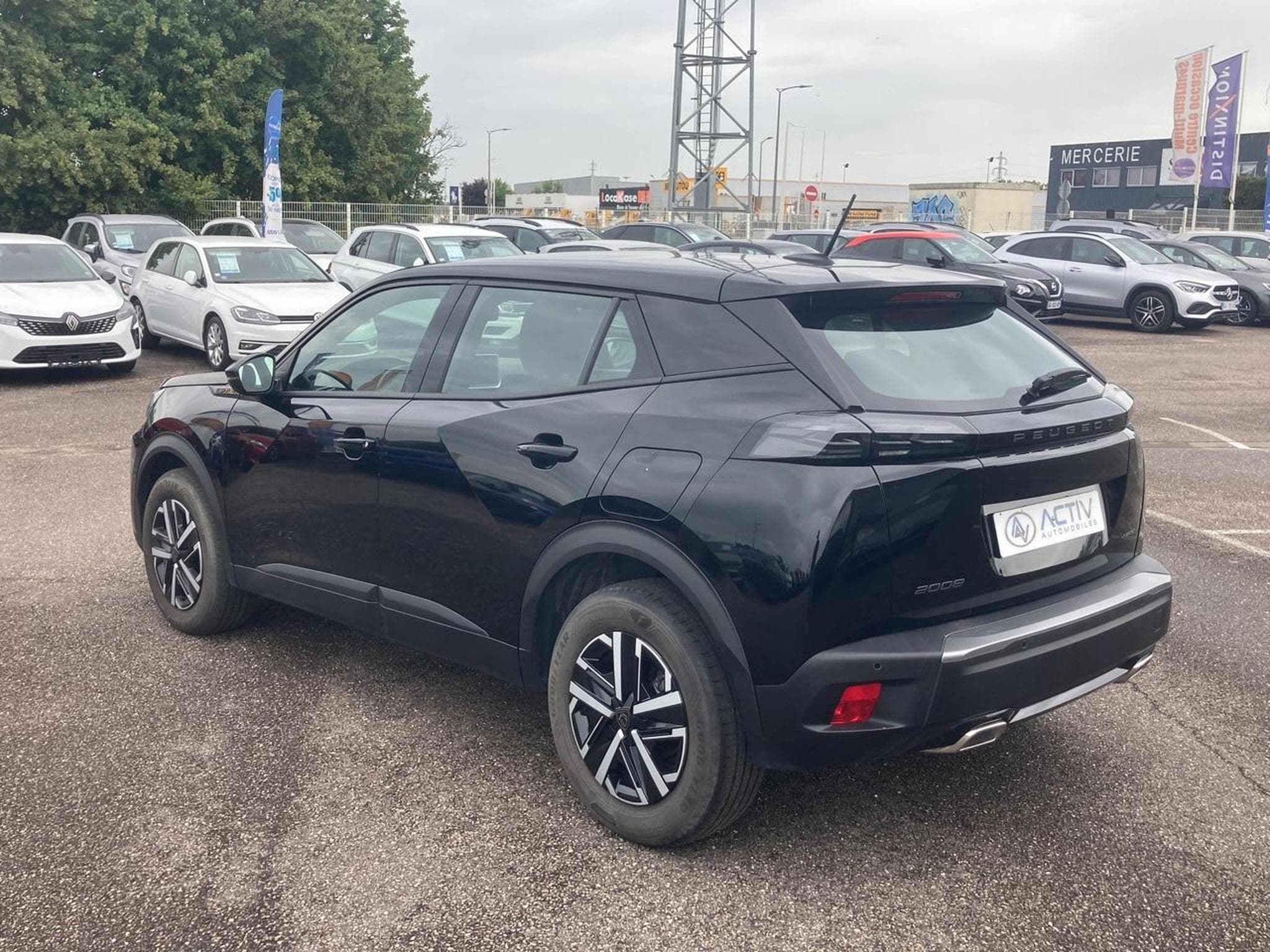 Peugeot 2008 1.2 HYBRID 145 STYLE E-DCS6 (2025) - Photo 7