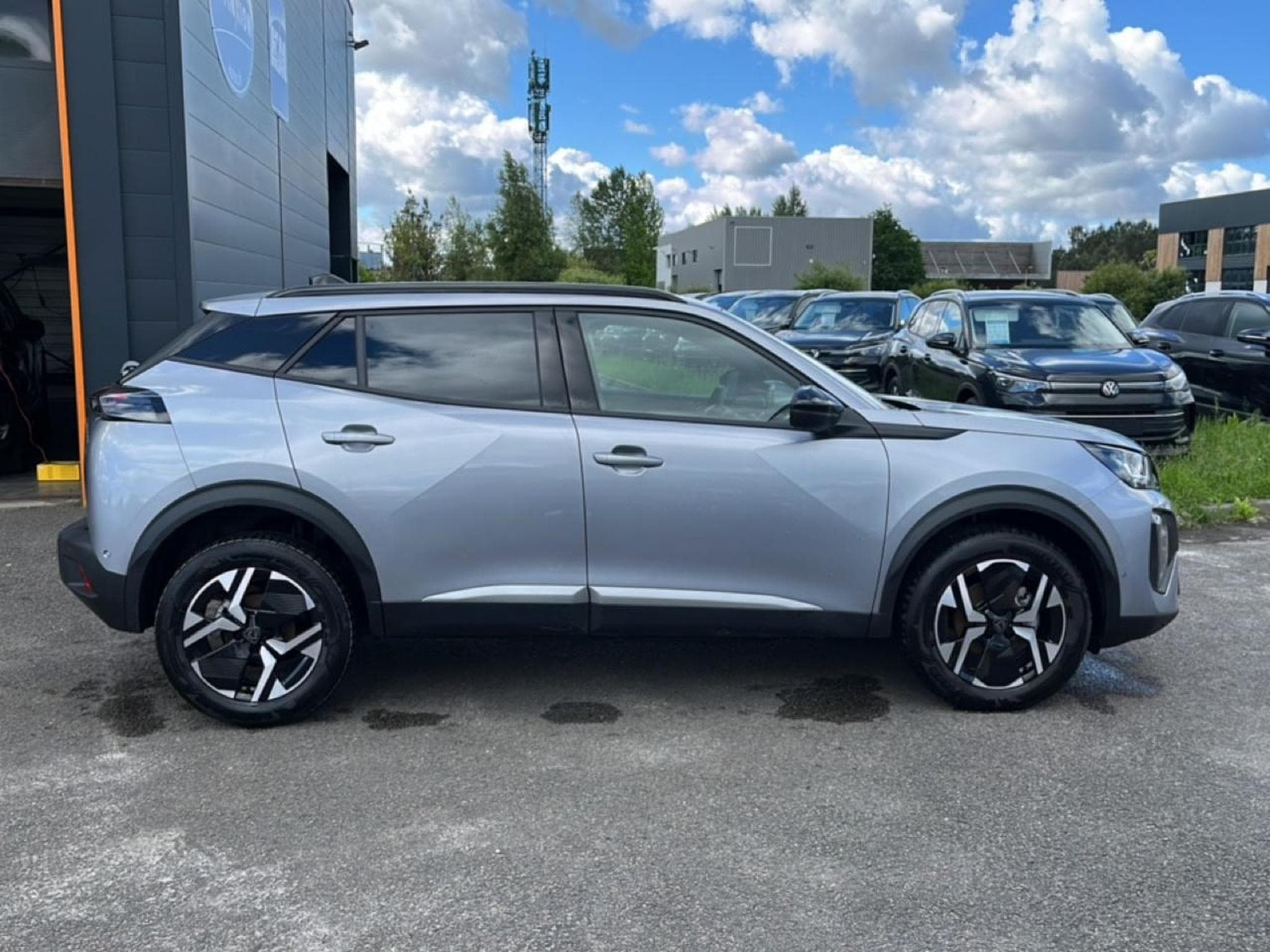 Peugeot 2008 1.2 100 ALLURE (2025) - Photo 4