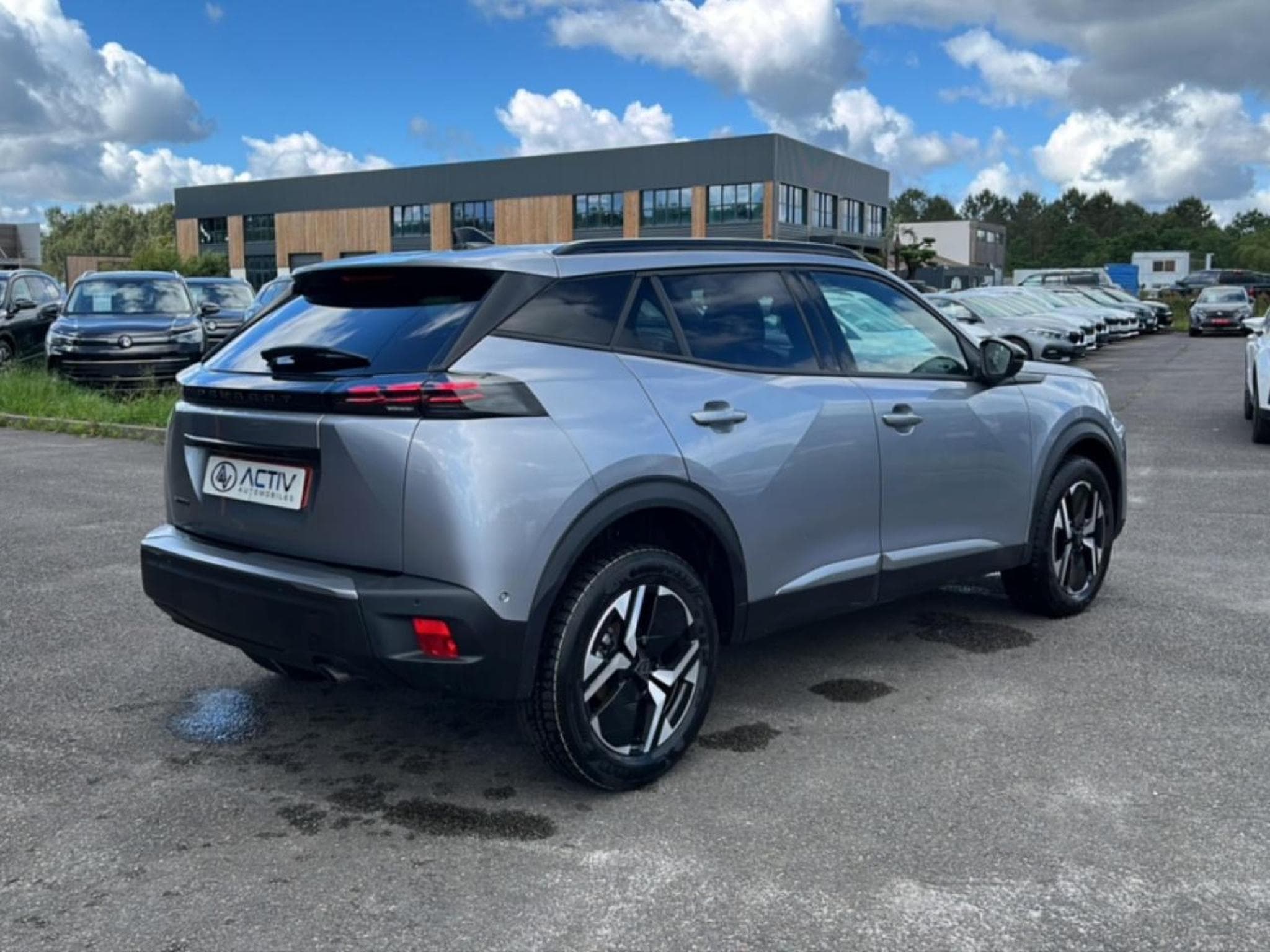 Peugeot 2008 1.2 100 ALLURE (2025) - Photo 5