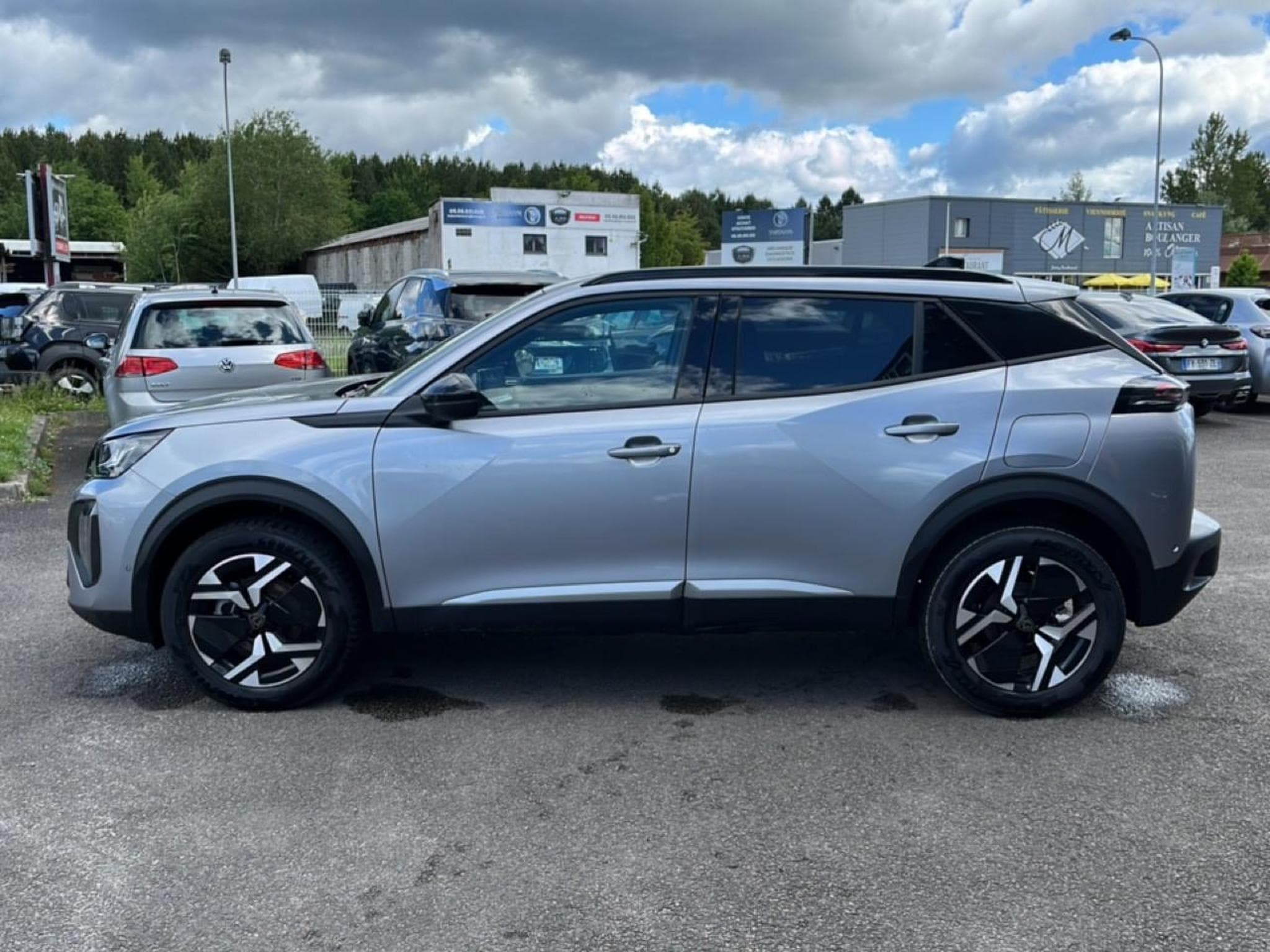 Peugeot 2008 1.2 100 ALLURE (2025) - Photo 8