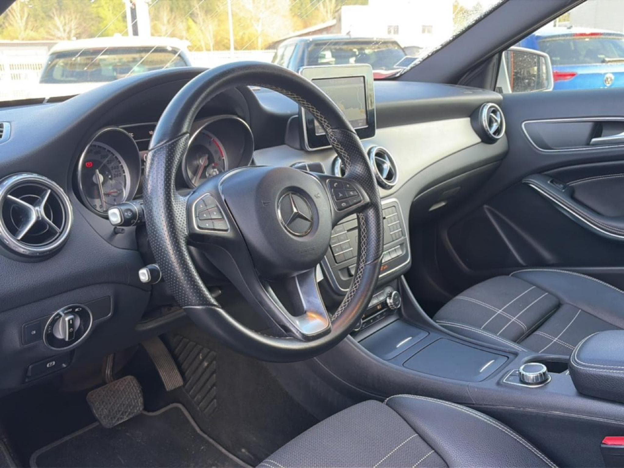 Mercedes GLA 180 D SENSATION 7G-DCT (2016) - Photo 10