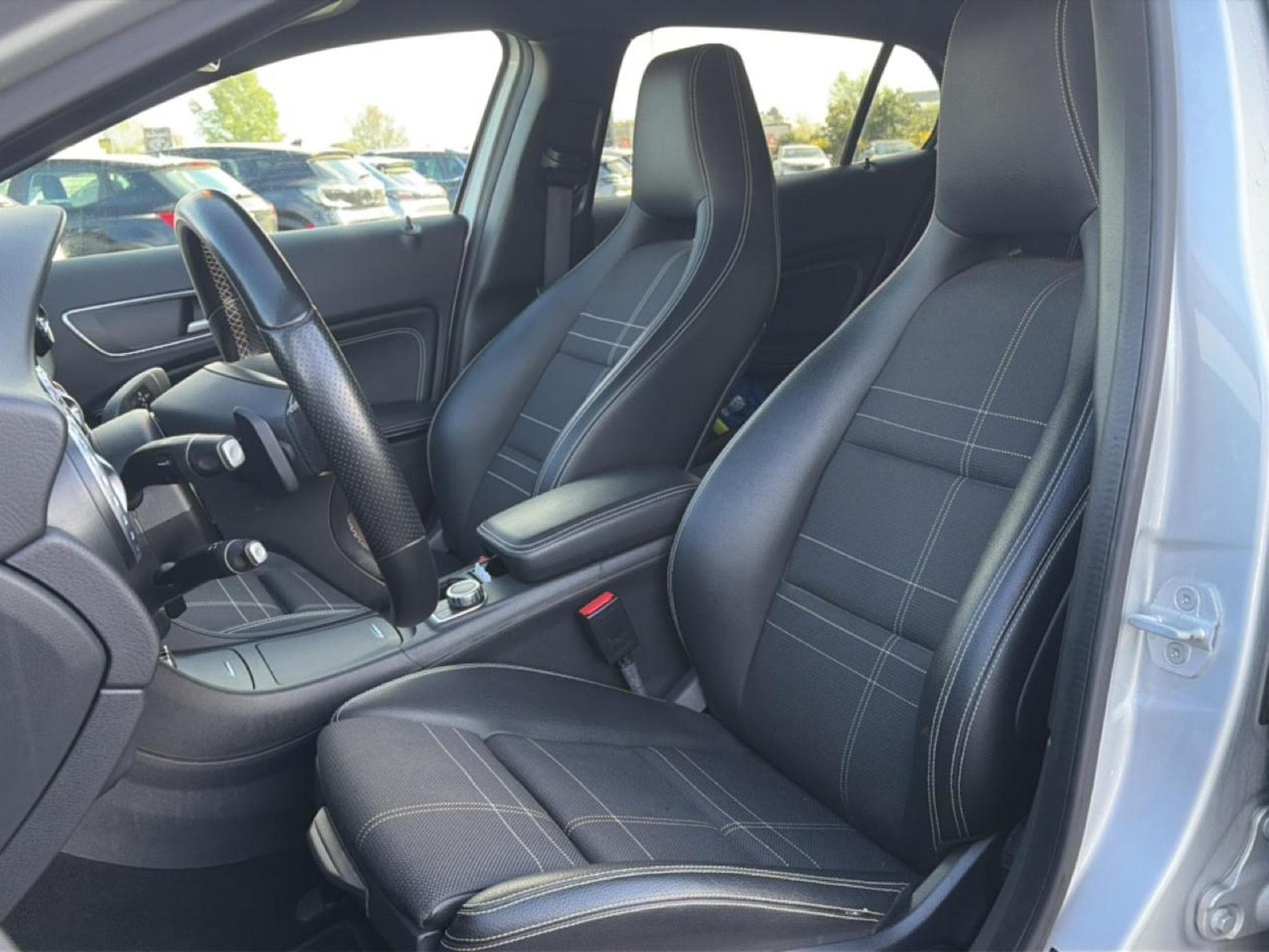 Mercedes GLA 180 D SENSATION 7G-DCT (2016) - Photo 13