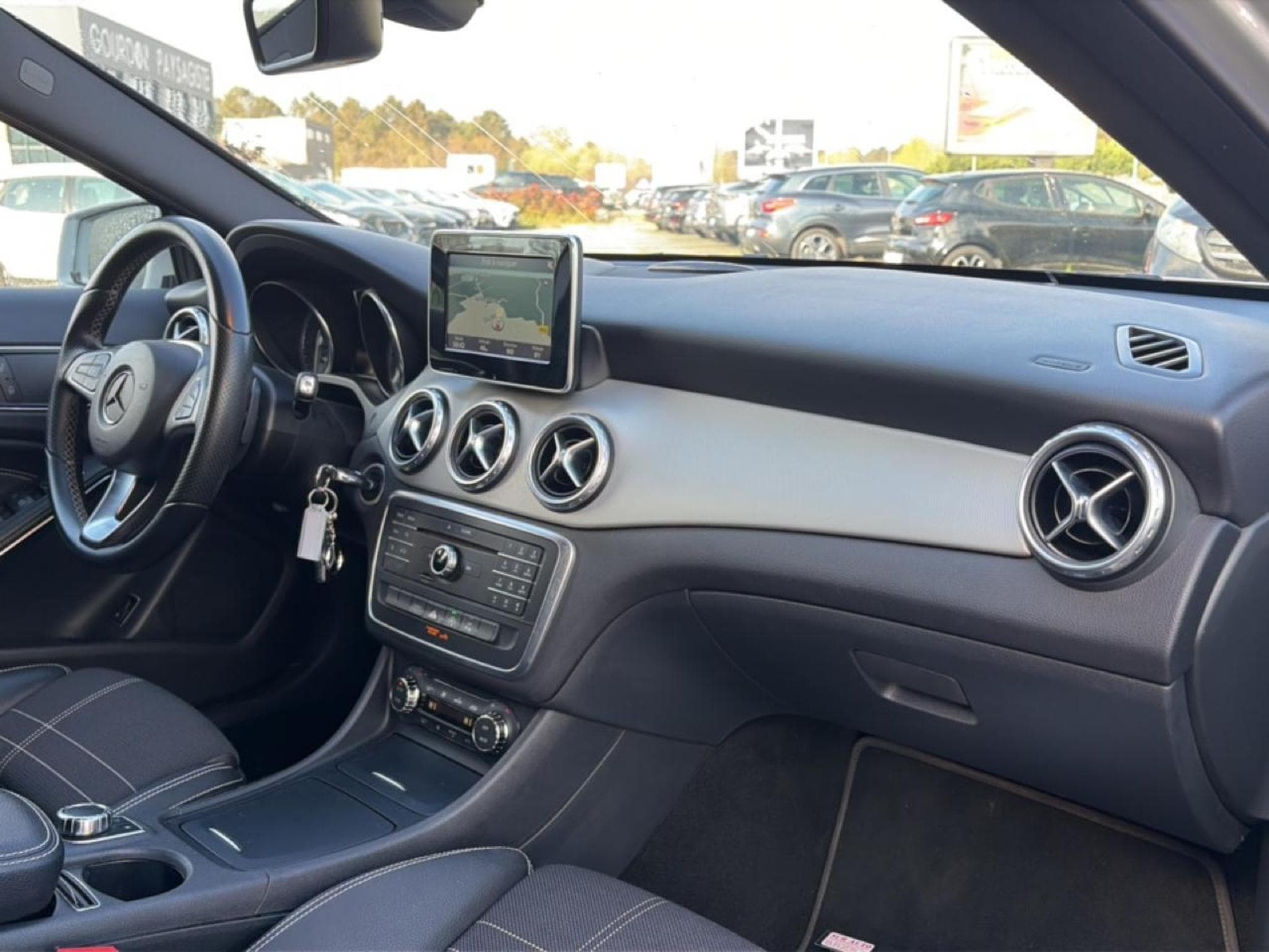 Mercedes GLA 180 D SENSATION 7G-DCT (2016) - Photo 16