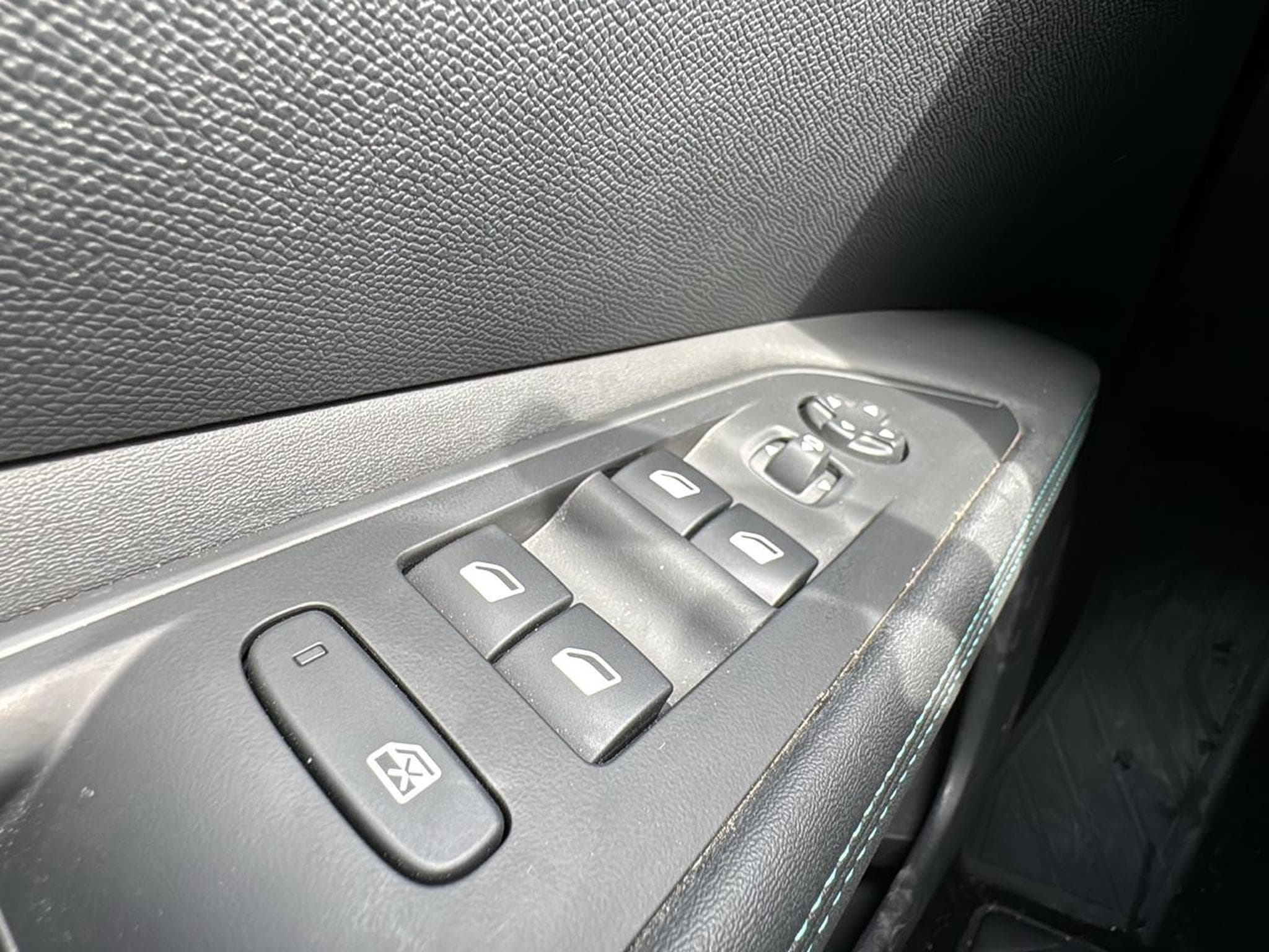 Peugeot 3008 PLUG-IN HYBRID 180 ALLURE PACK E-EAT8 (2024) - Foto 16