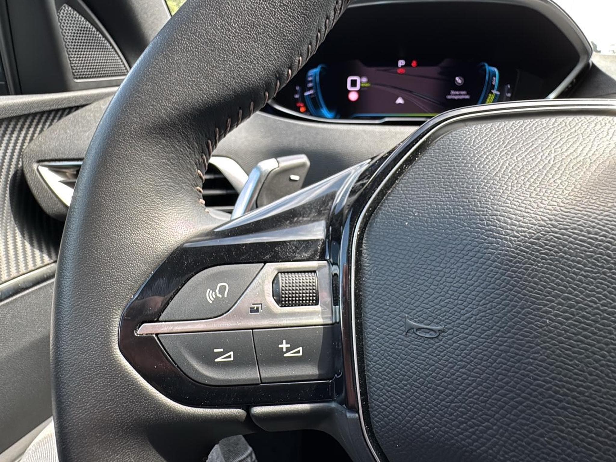 Peugeot 3008 PLUG-IN HYBRID 180 ALLURE PACK E-EAT8 (2024) - Foto 18