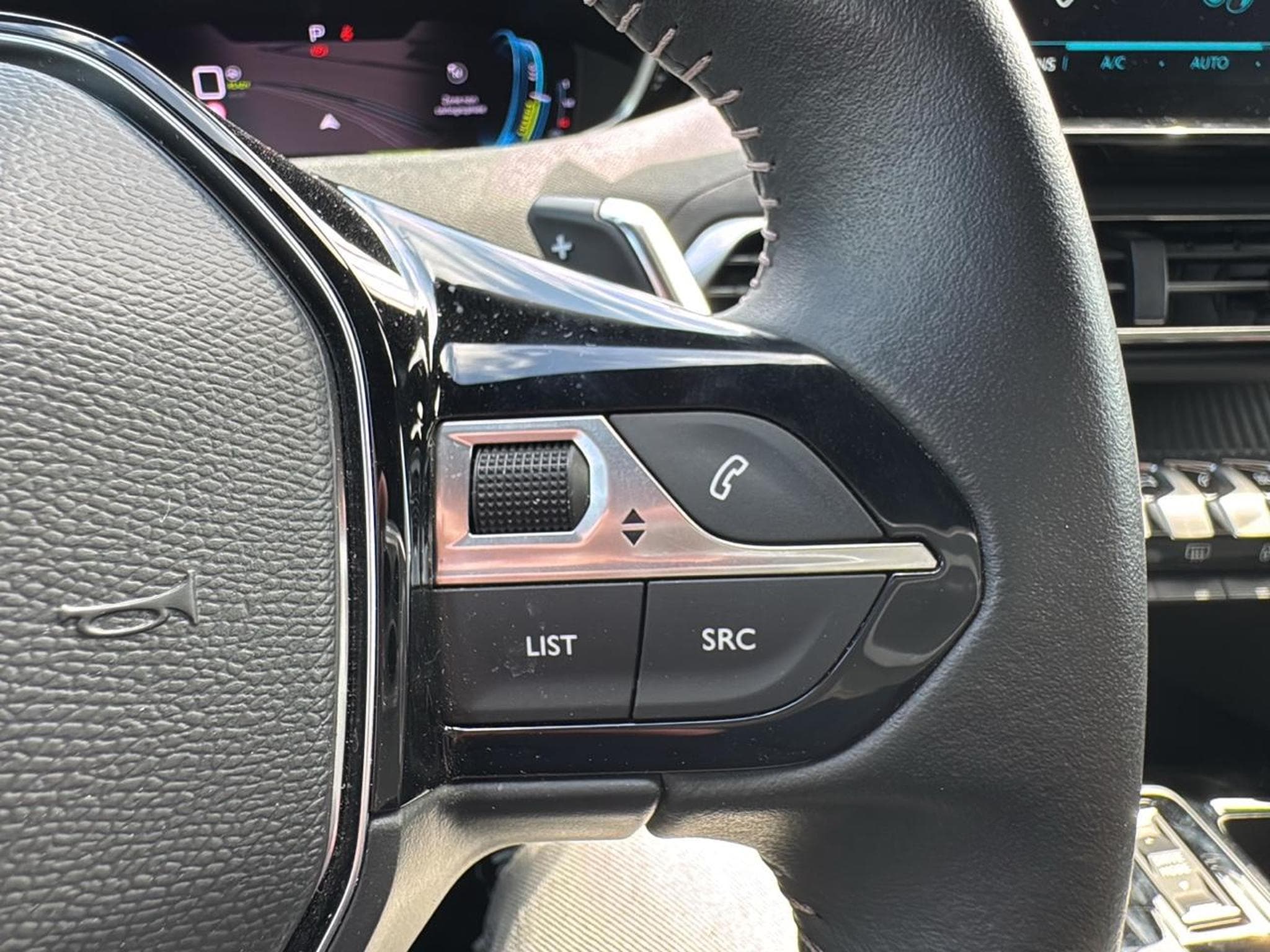 Peugeot 3008 PLUG-IN HYBRID 180 ALLURE PACK E-EAT8 (2024) - Foto 19