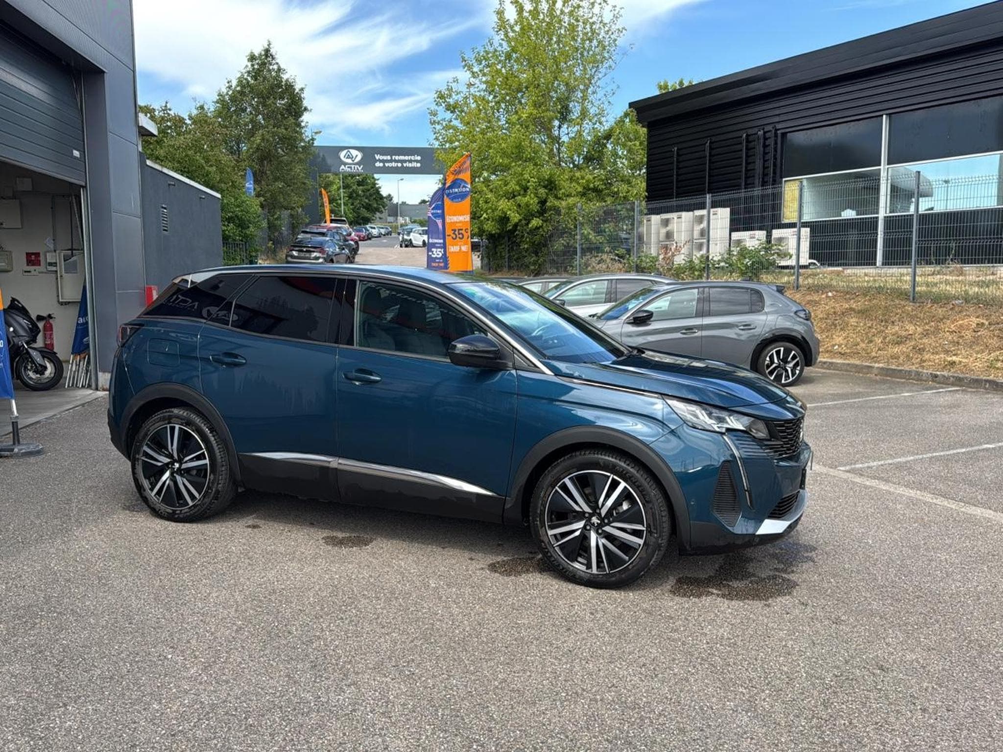 Peugeot 3008 PLUG-IN HYBRID 180 ALLURE PACK E-EAT8 (2024) - Foto 3