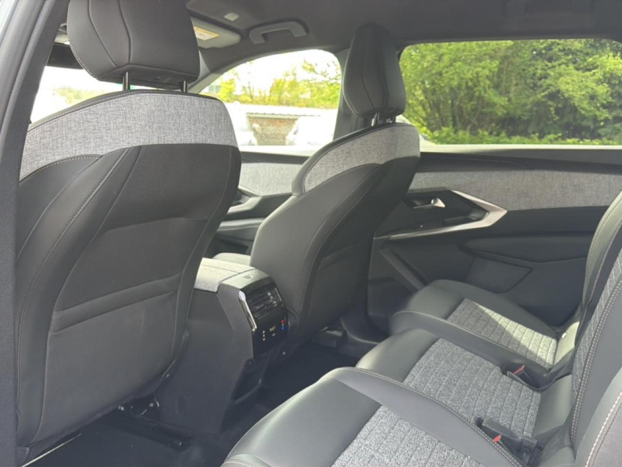Peugeot 5008 HYBRID 145 ALLURE E-DCS6 (2025) - Foto 13