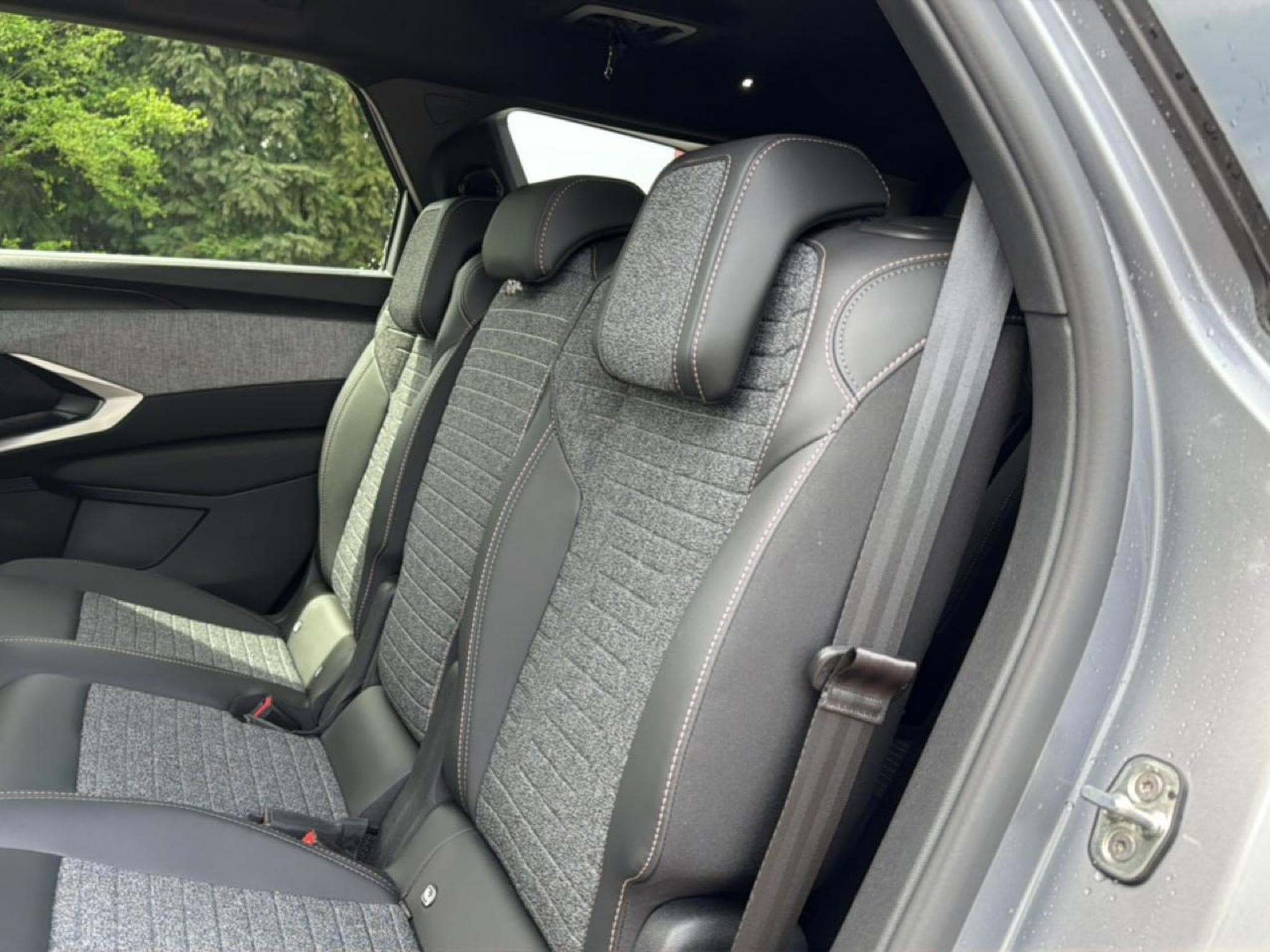 Peugeot 5008 HYBRID 145 ALLURE E-DCS6 (2025) - Foto 14