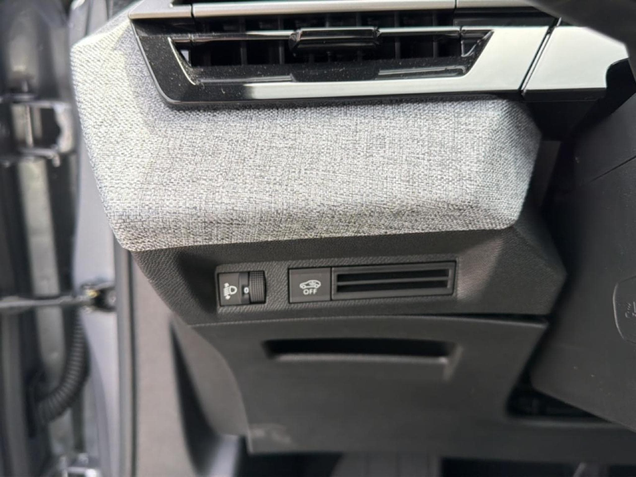 Peugeot 5008 HYBRID 145 ALLURE E-DCS6 (2025) - Foto 18