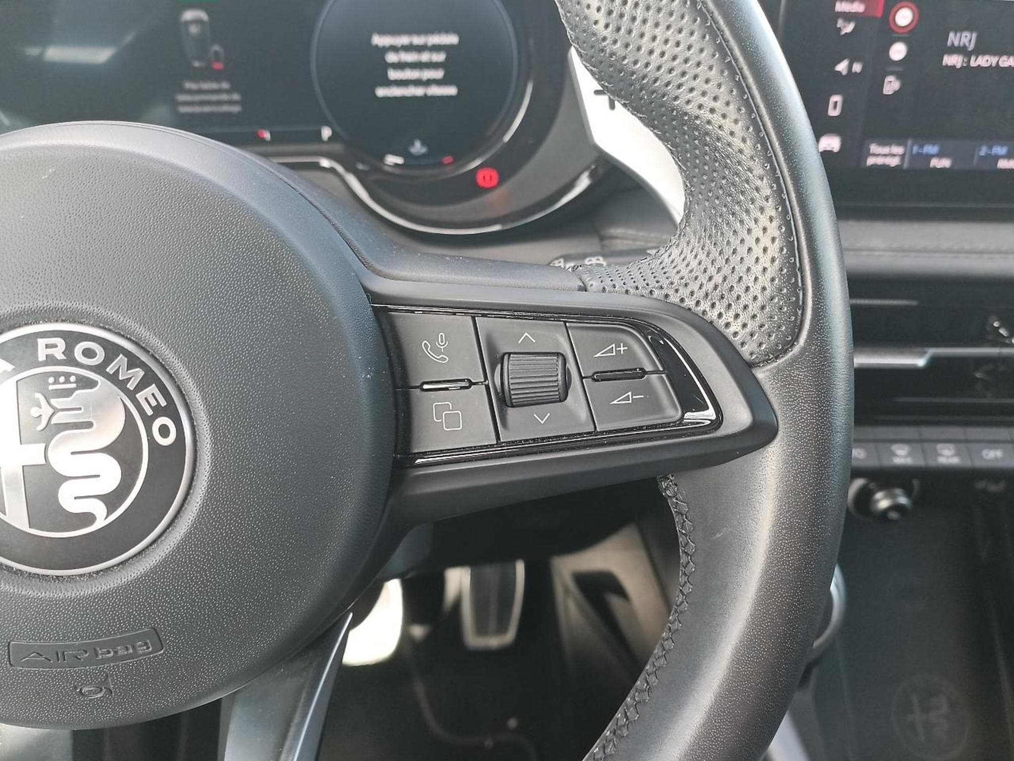 Alfa-Romeo TONALE 1.5 HYBRID 160 EDIZIONE SPECIALE TCT (2022) - Foto 18