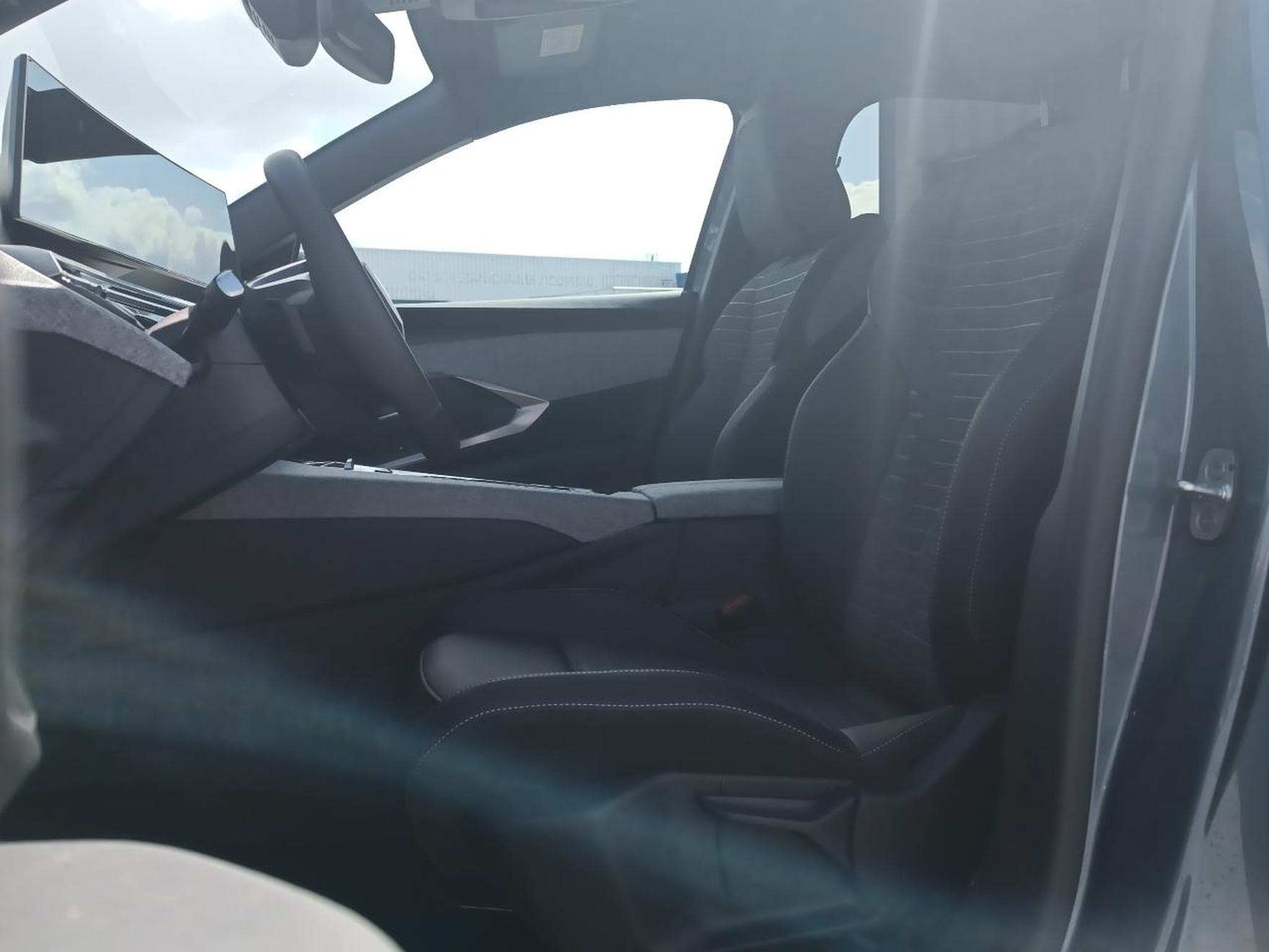 Peugeot 3008 1.2 HYBRID 145 ALLURE E-DCS6 (2025) - Foto 10