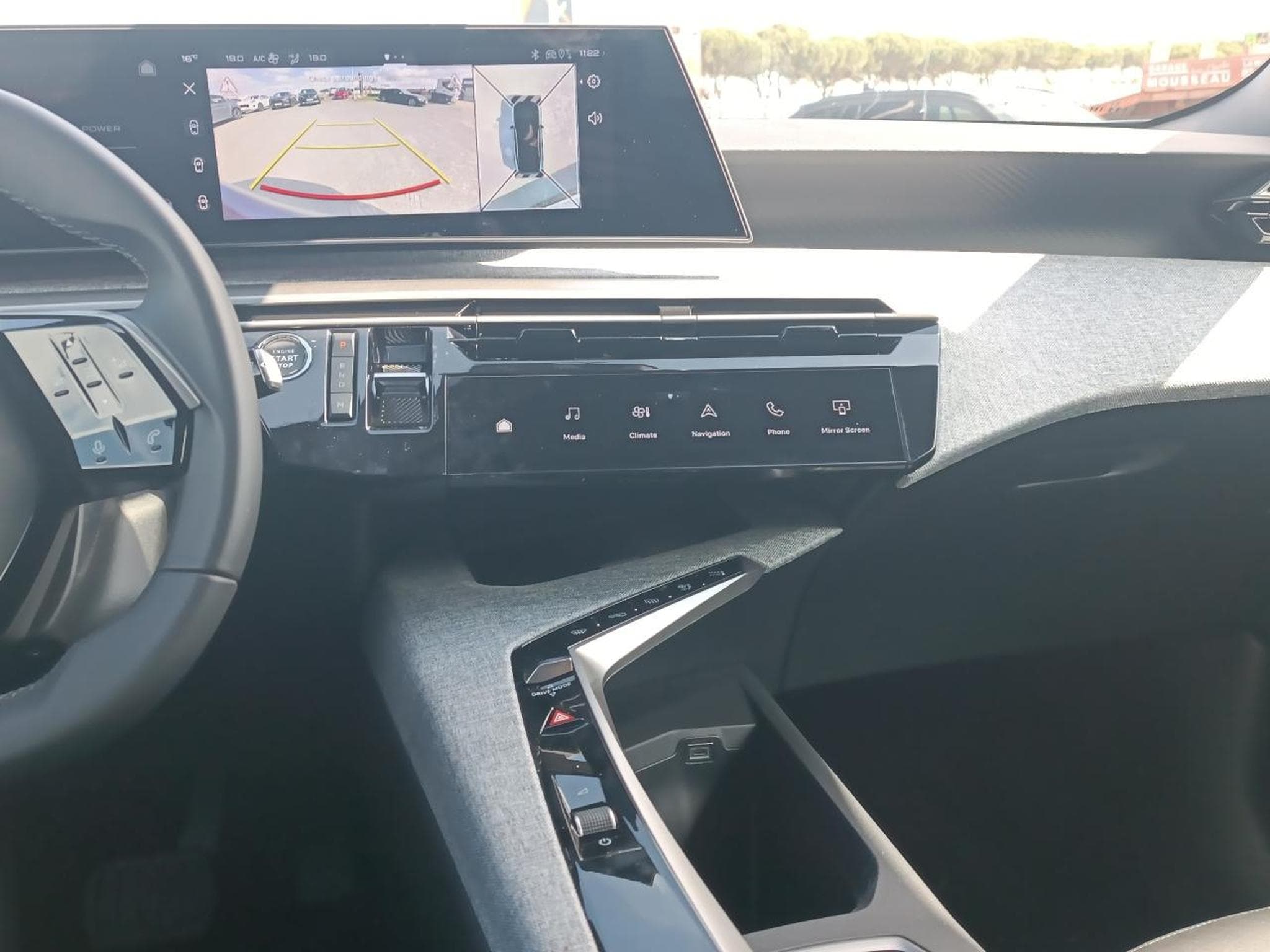 Peugeot 3008 1.2 HYBRID 145 ALLURE E-DCS6 (2025) - Foto 18