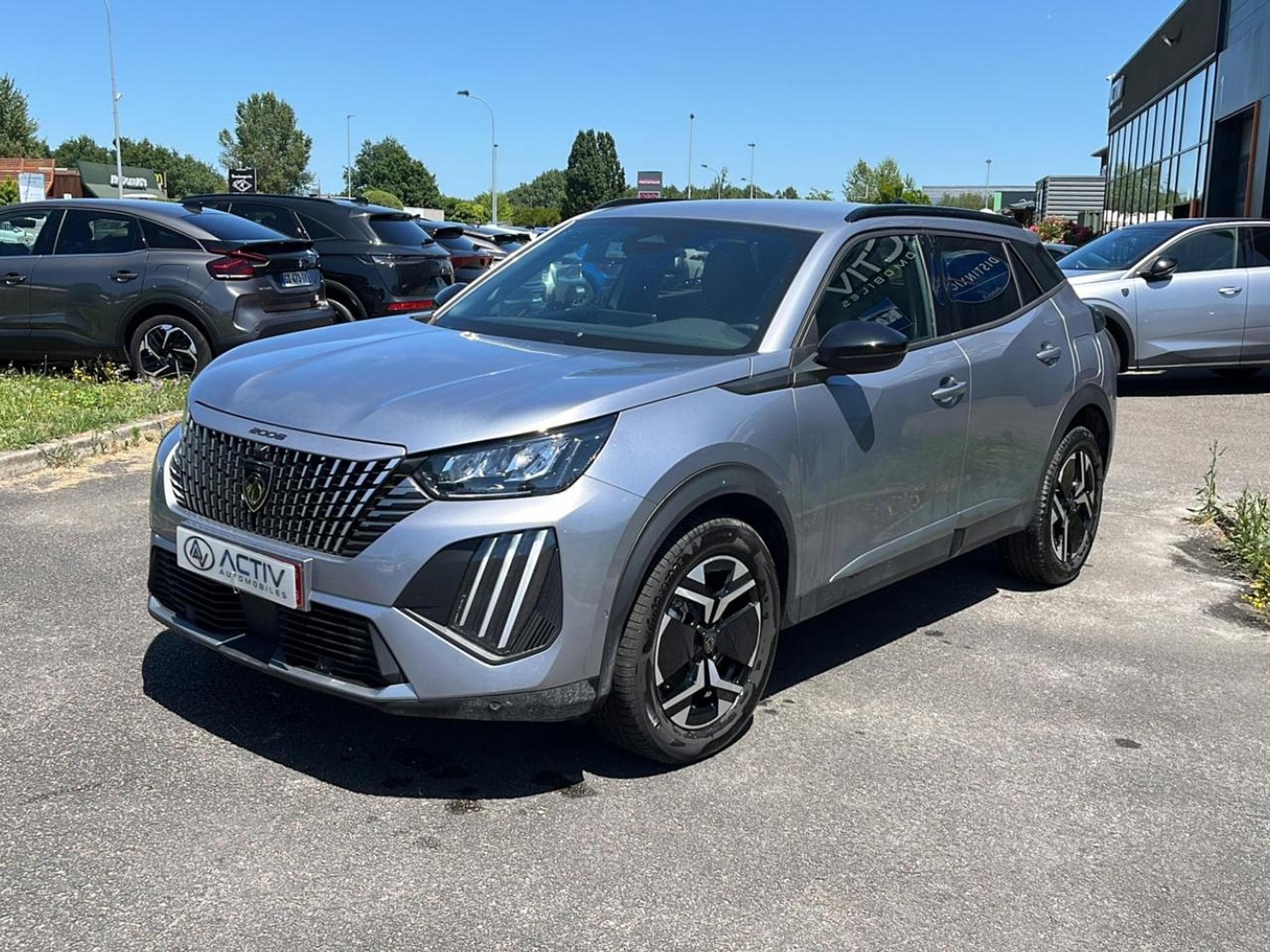 Peugeot 2008 1.2 HYBRID 145 ALLURE E-DCS6 (2025) - Photo 1
