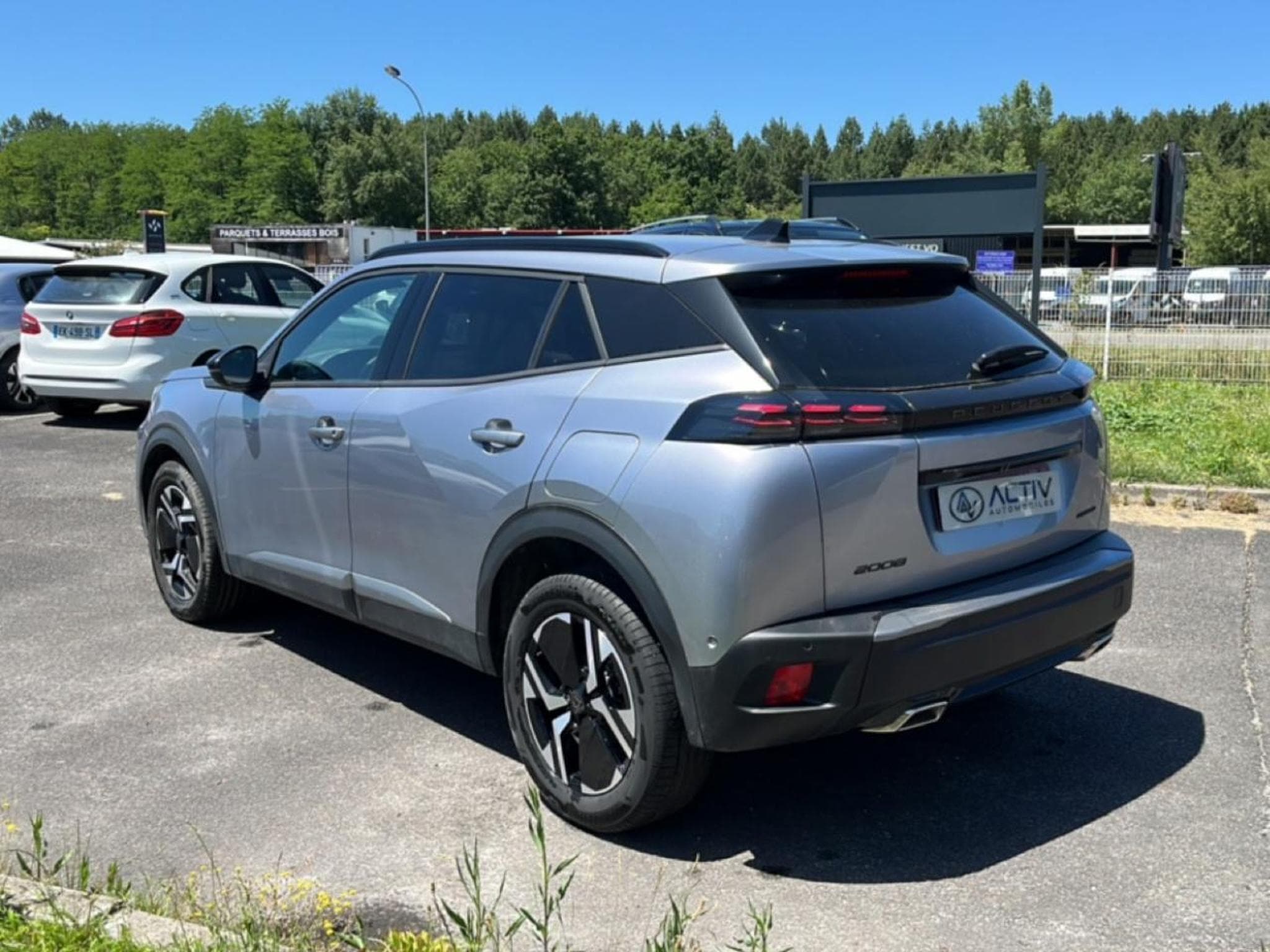 Peugeot 2008 1.2 HYBRID 145 ALLURE E-DCS6 (2025) - Photo 7