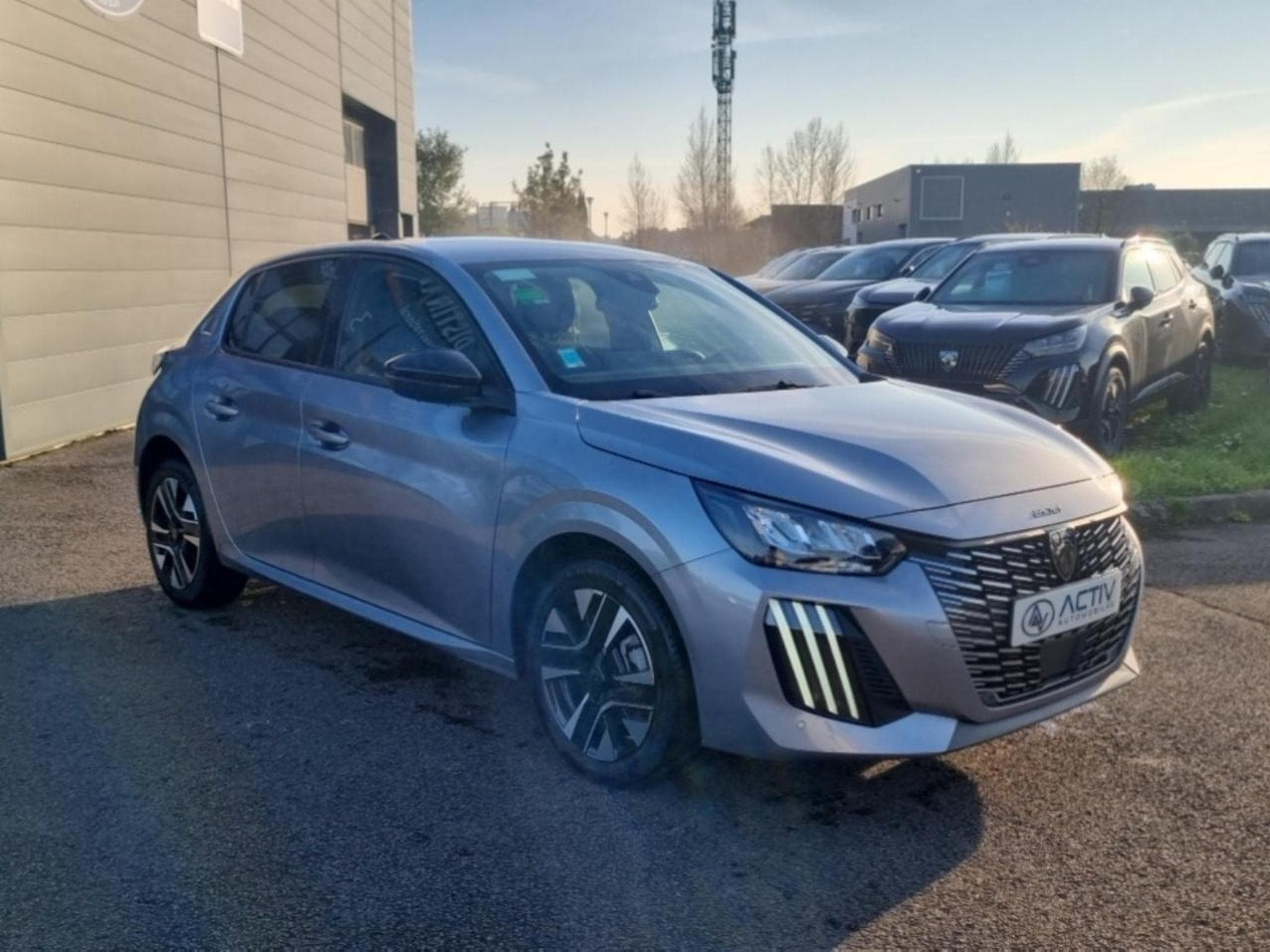 Peugeot 208 1.2 100 ALLURE (2025) - Photo 3