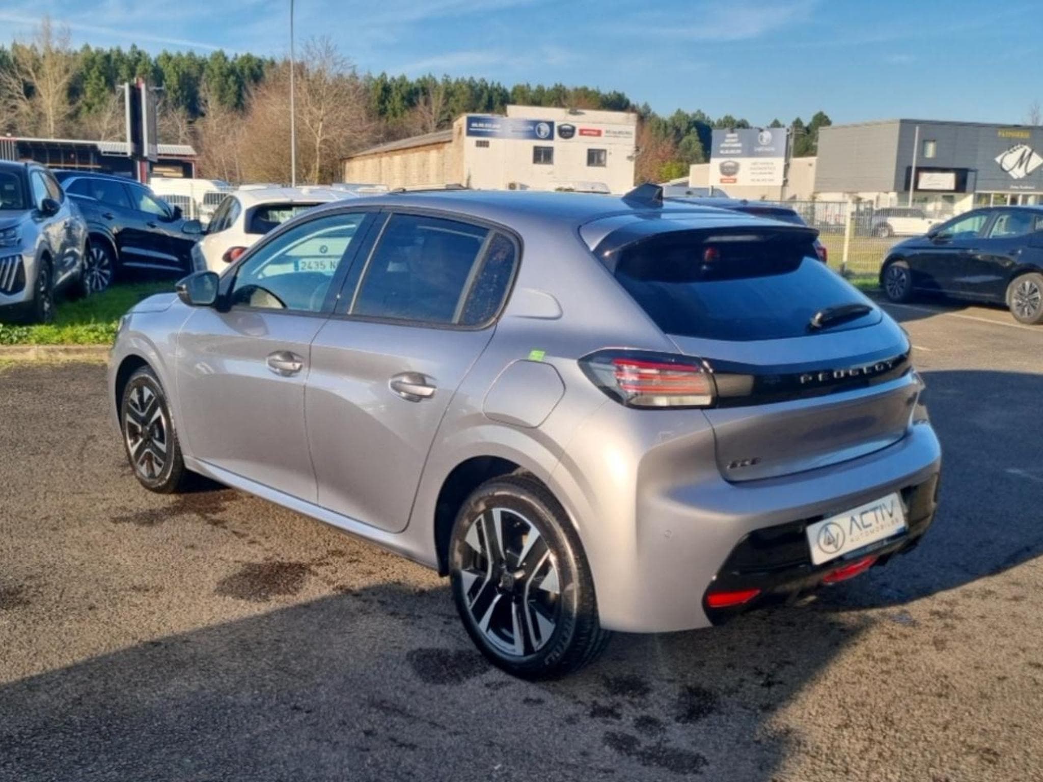 Peugeot 208 1.2 100 ALLURE (2025) - Photo 7