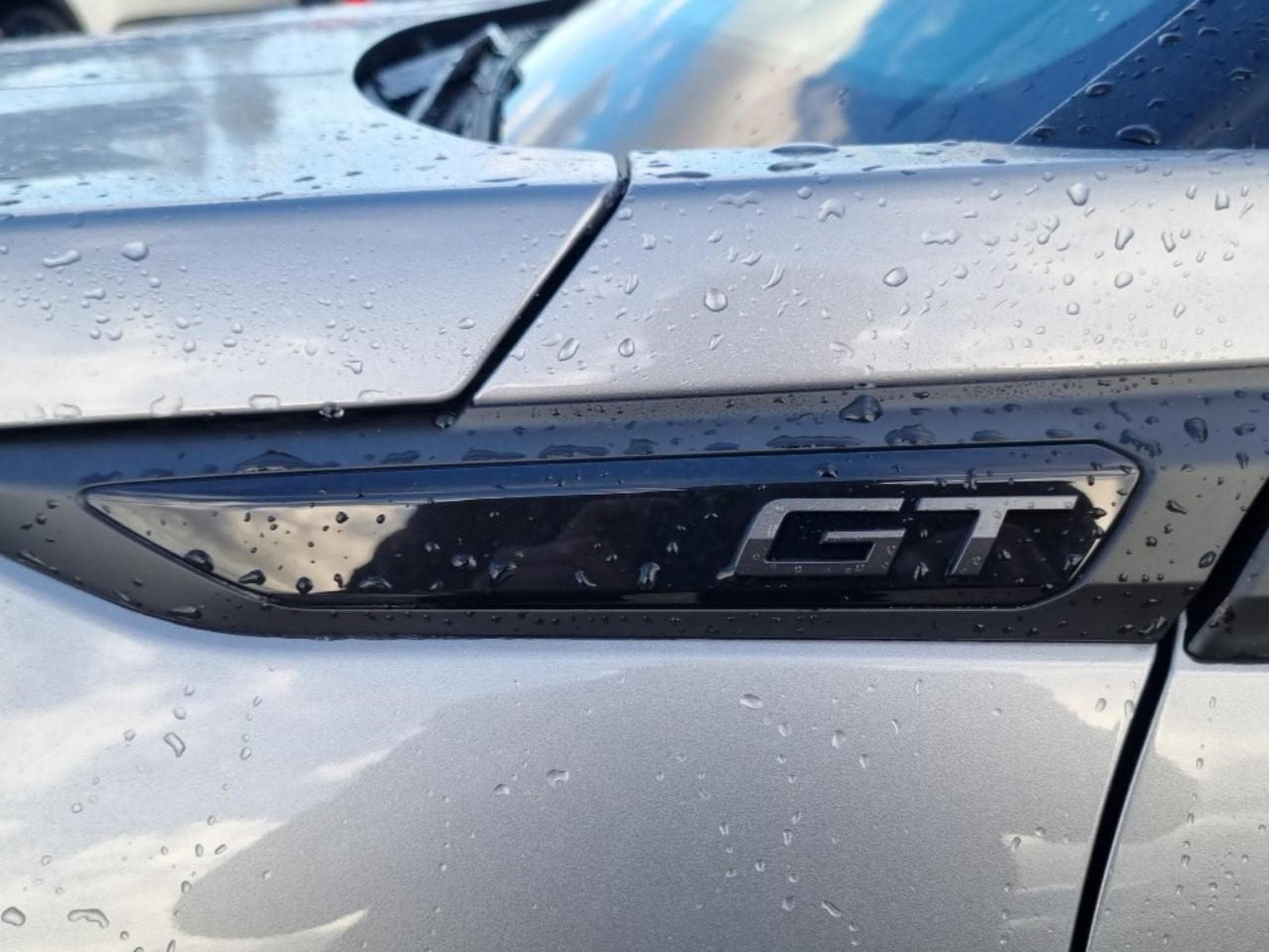 Peugeot 2008 1.2 HYBRID 145 GT E-DCS6 (2025) - Photo 11