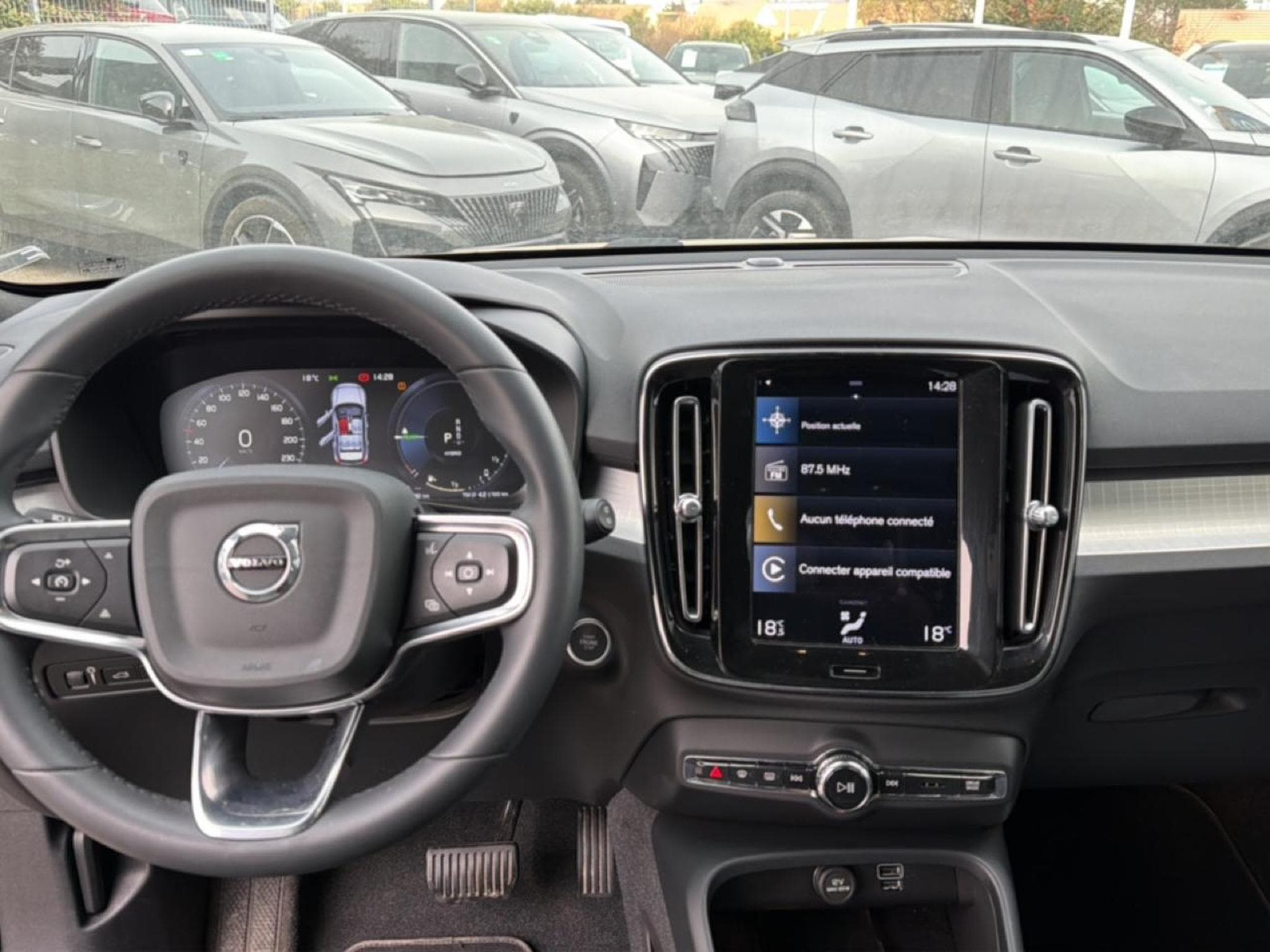 Volvo XC40 T4 RECHARGE 211 START DCT 7 (2023) - Photo 10