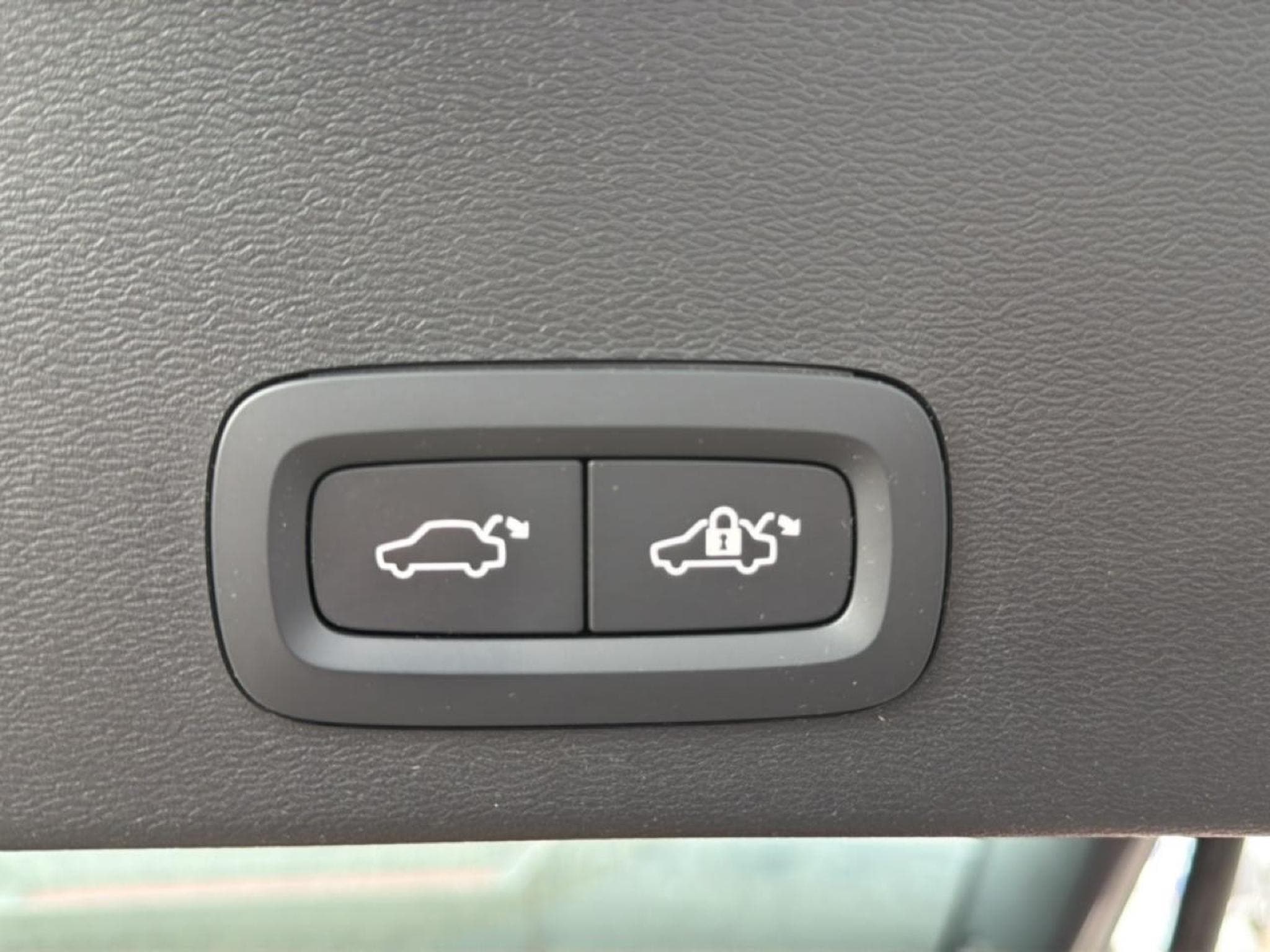 Volvo XC40 T4 RECHARGE 211 START DCT 7 (2023) - Photo 12
