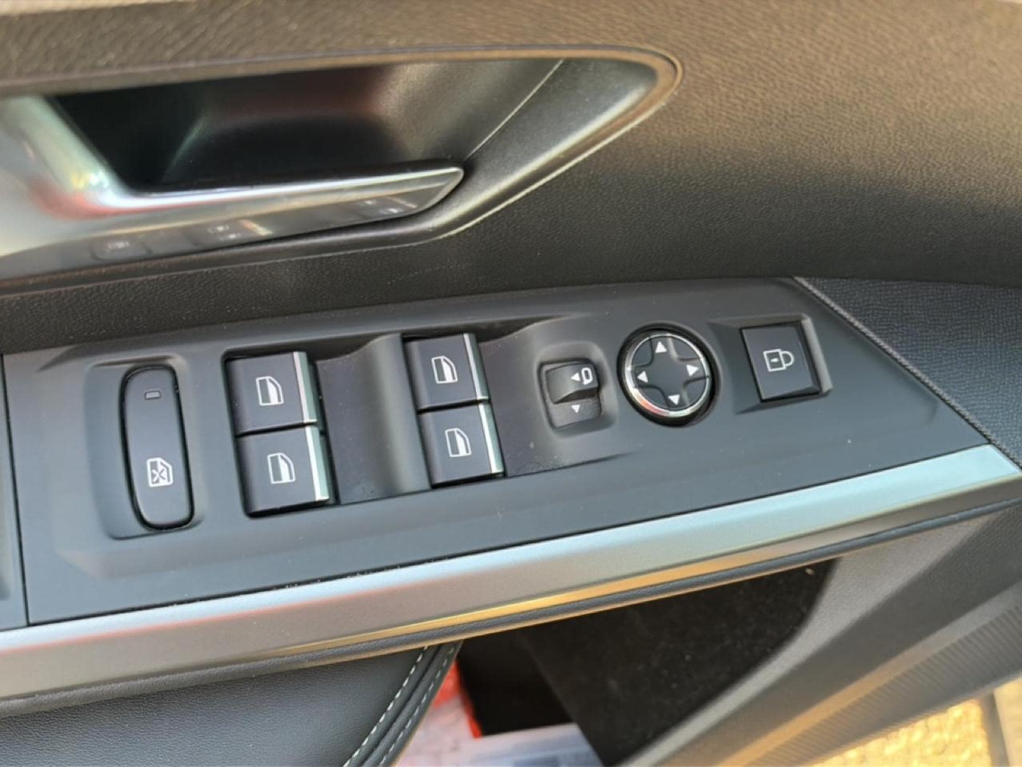 Peugeot 3008 1.2 HYBRID 145 GT E-DCS6 (2025) - Photo 16
