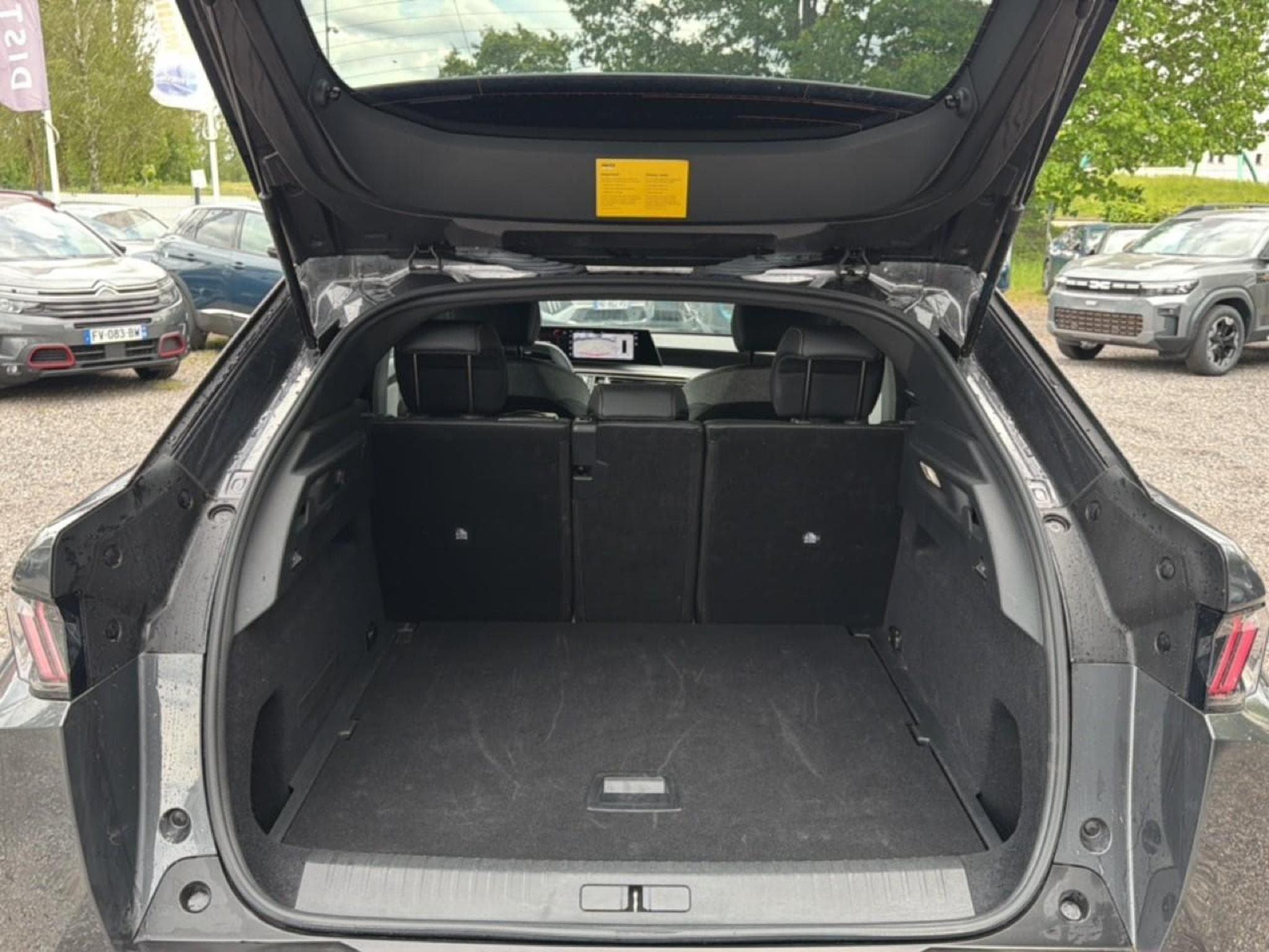 Peugeot 3008 1.2 HYBRID 145 ALLURE E-DCS6 (2025) - Photo 15
