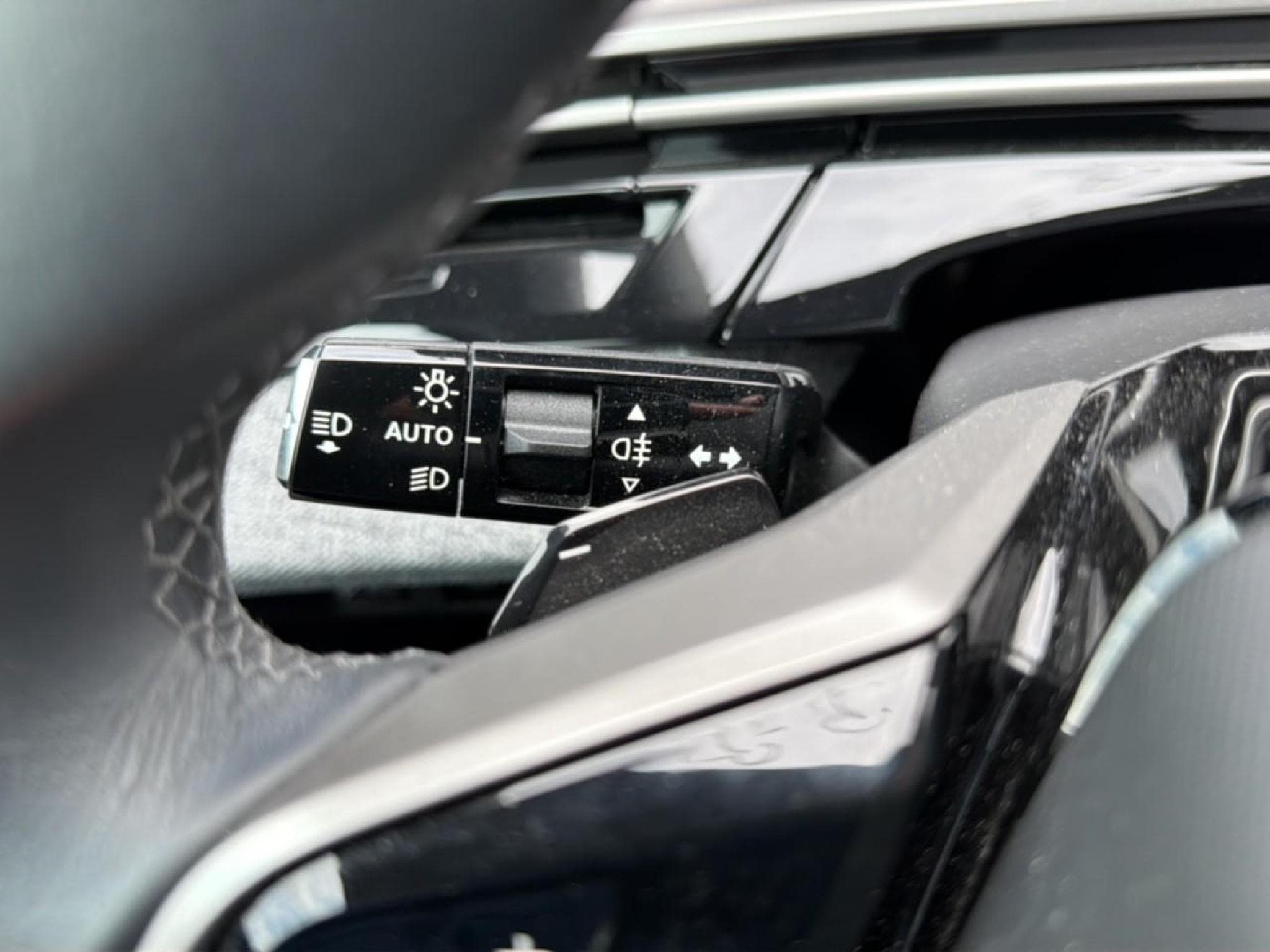 Peugeot 3008 1.2 HYBRID 145 ALLURE E-DCS6 (2025) - Photo 20