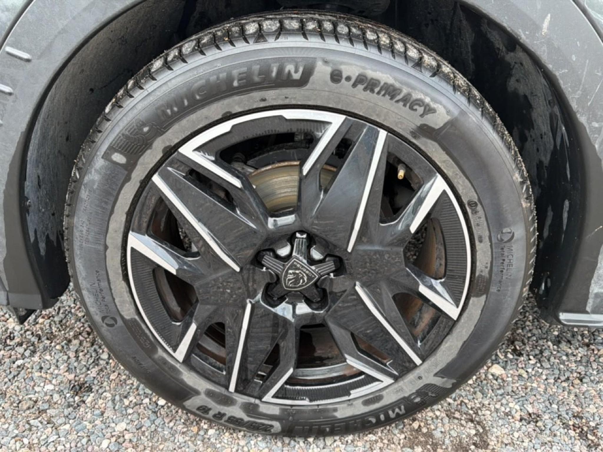 Peugeot 3008 1.2 HYBRID 145 ALLURE E-DCS6 (2025) - Photo 9