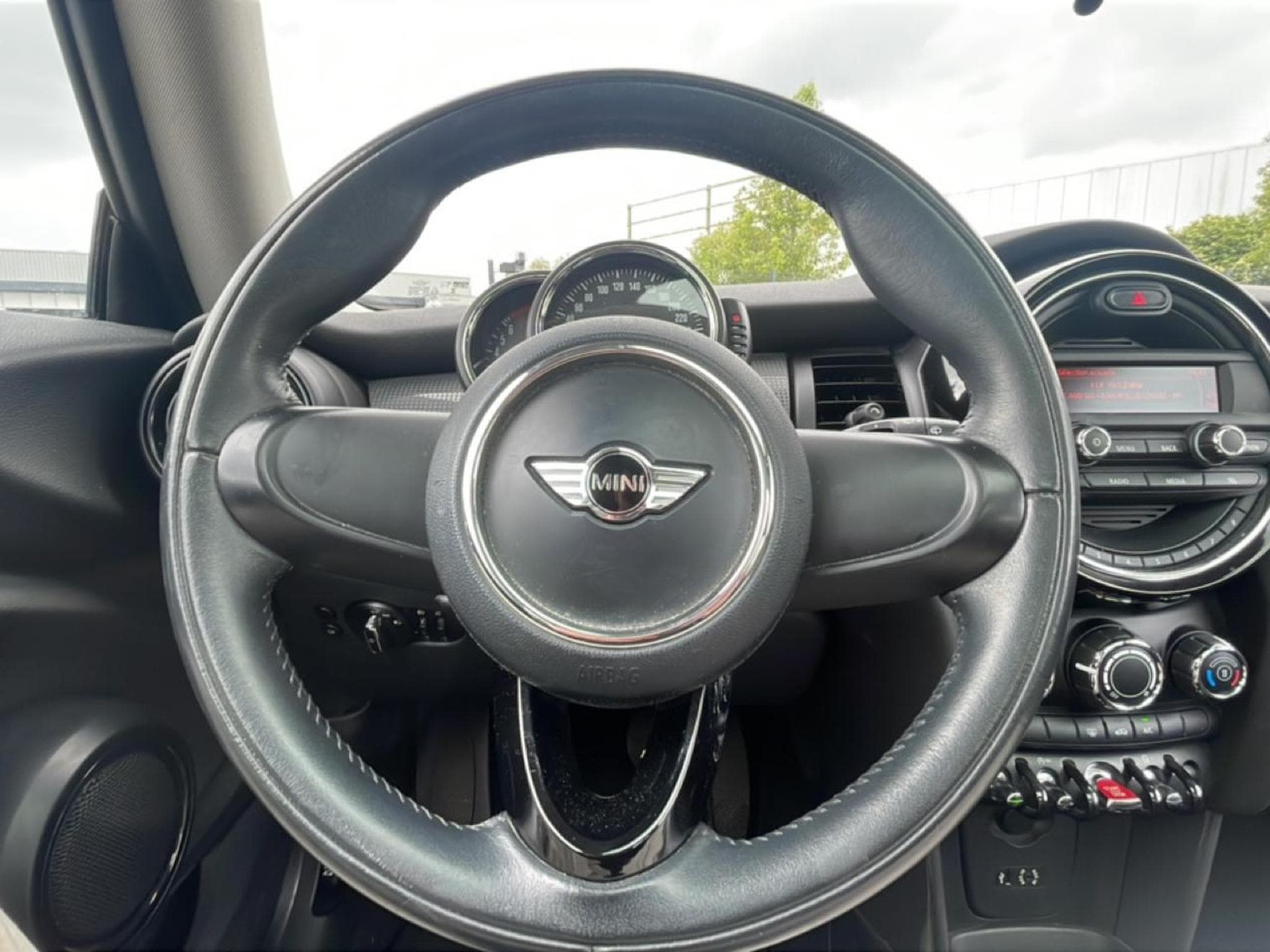 Mini MINI COOPER 136 (2015) - Photo 16