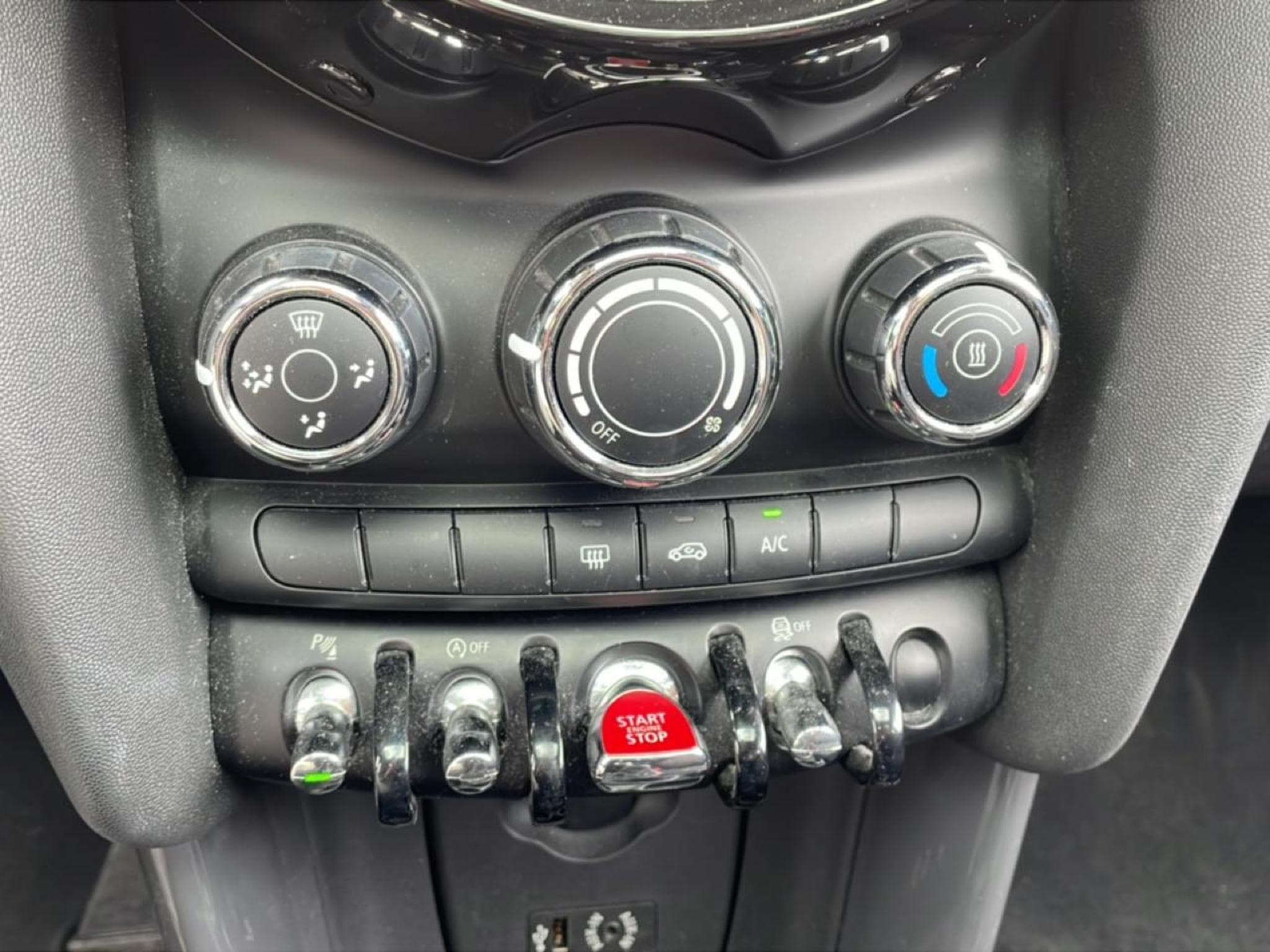 Mini MINI COOPER 136 (2015) - Photo 19