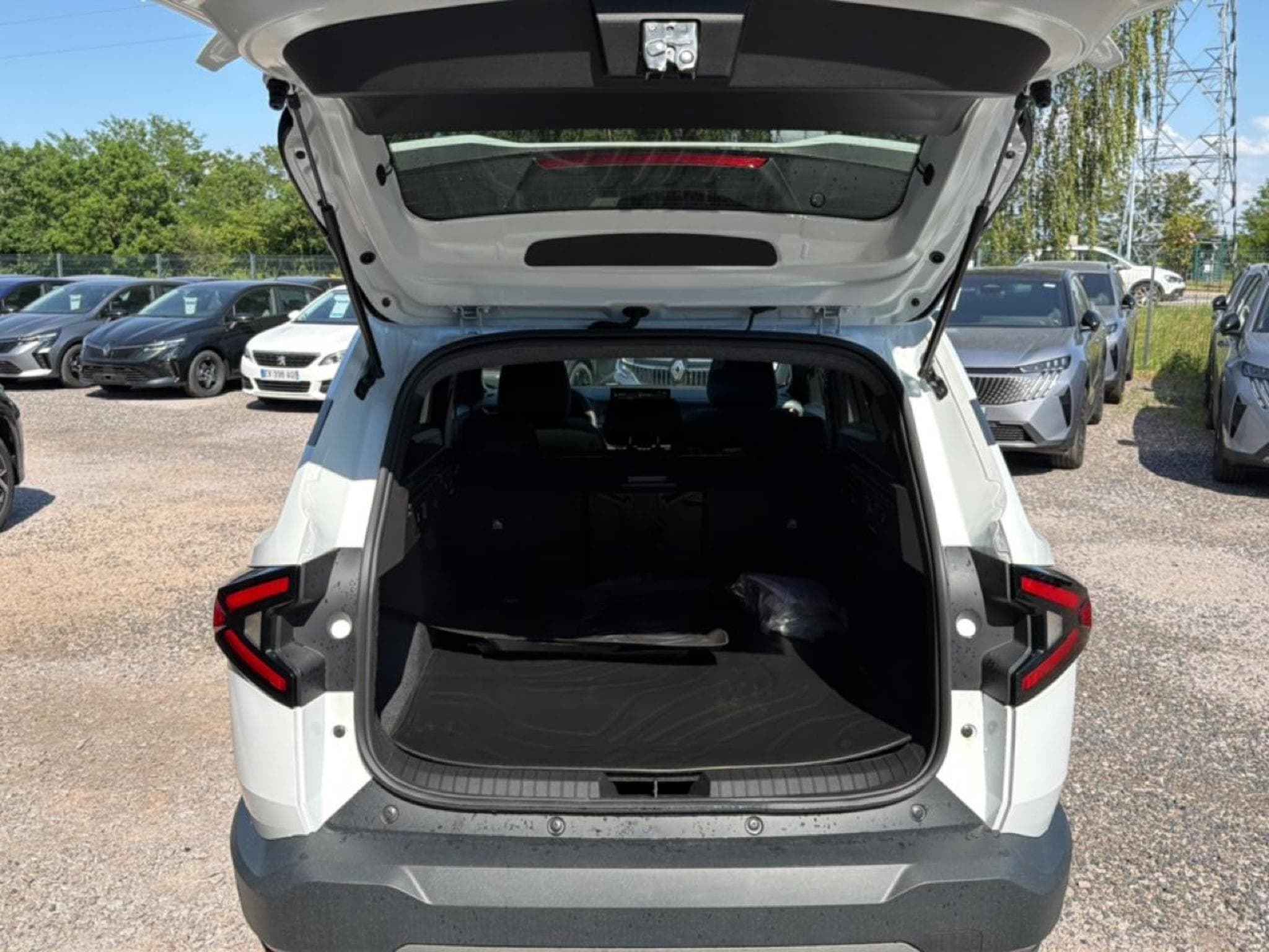 Dacia BIGSTER 1.2 MILD HYBRID 140 EXTREME (2026) - Photo 16