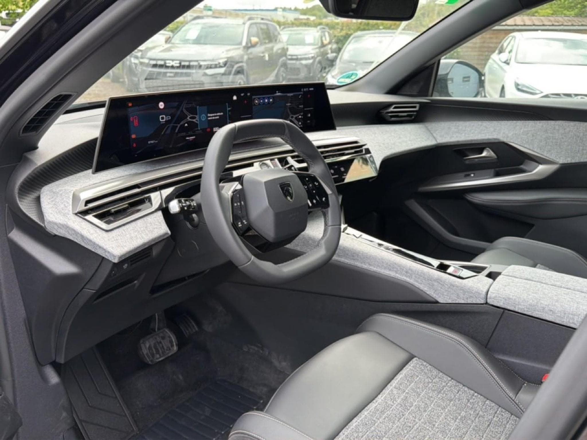 Peugeot 5008 HYBRID 145 ALLURE E-DCS6 (2025) - Foto 11