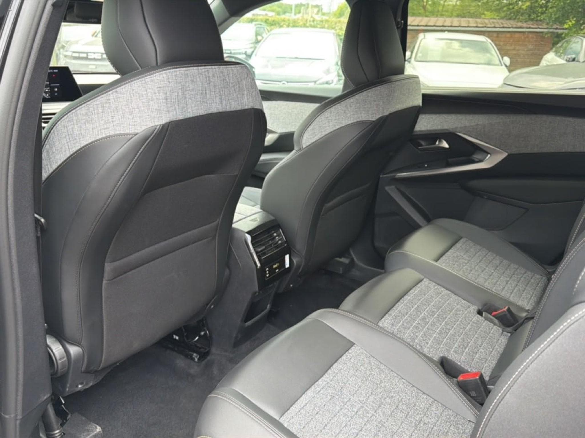 Peugeot 5008 HYBRID 145 ALLURE E-DCS6 (2025) - Foto 13