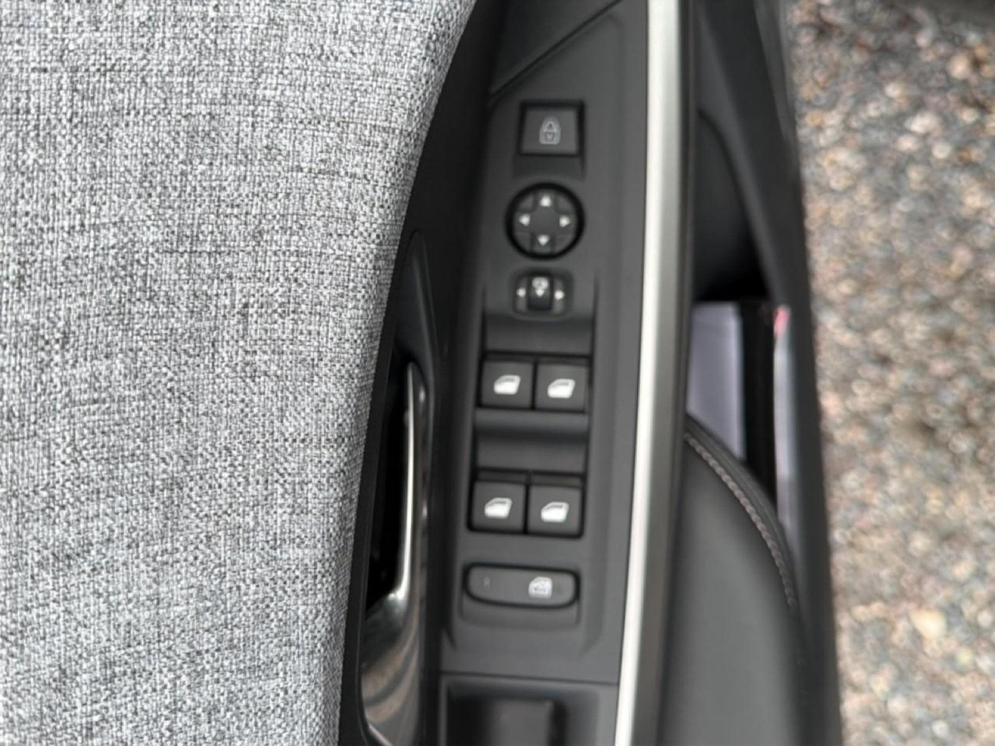 Peugeot 5008 HYBRID 145 ALLURE E-DCS6 (2025) - Foto 16
