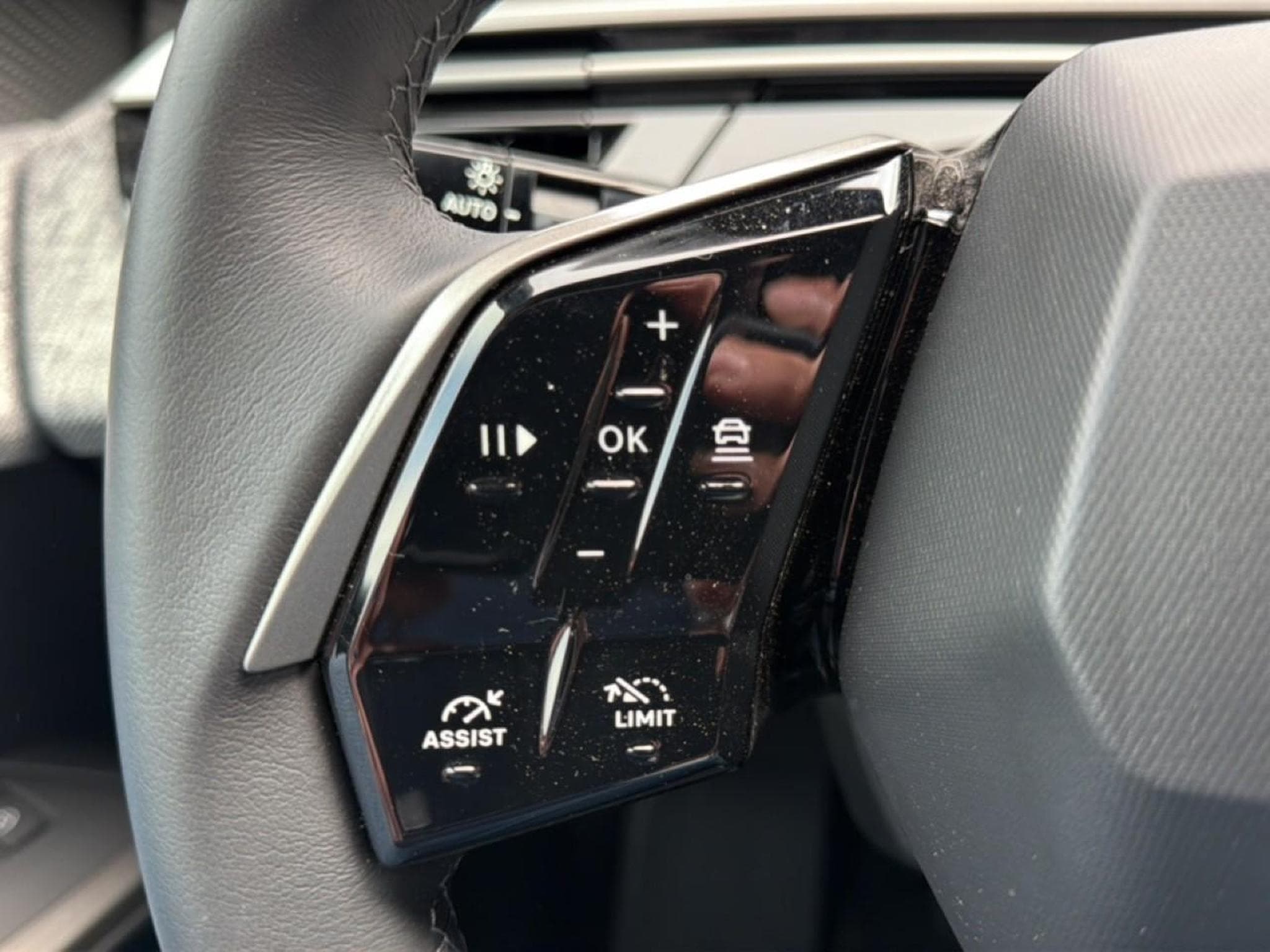 Peugeot 5008 HYBRID 145 ALLURE E-DCS6 (2025) - Foto 18