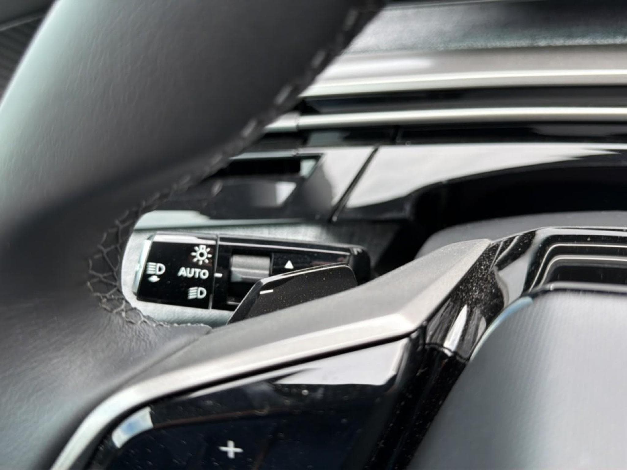 Peugeot 5008 HYBRID 145 ALLURE E-DCS6 (2025) - Foto 20